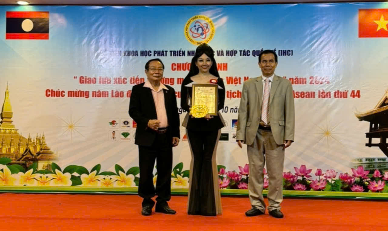 Tiến sĩ Quỳnh Paris được trao danh hiệu Doanh nh&acirc;n ti&ecirc;u biểu Asean- Ảnh 1.