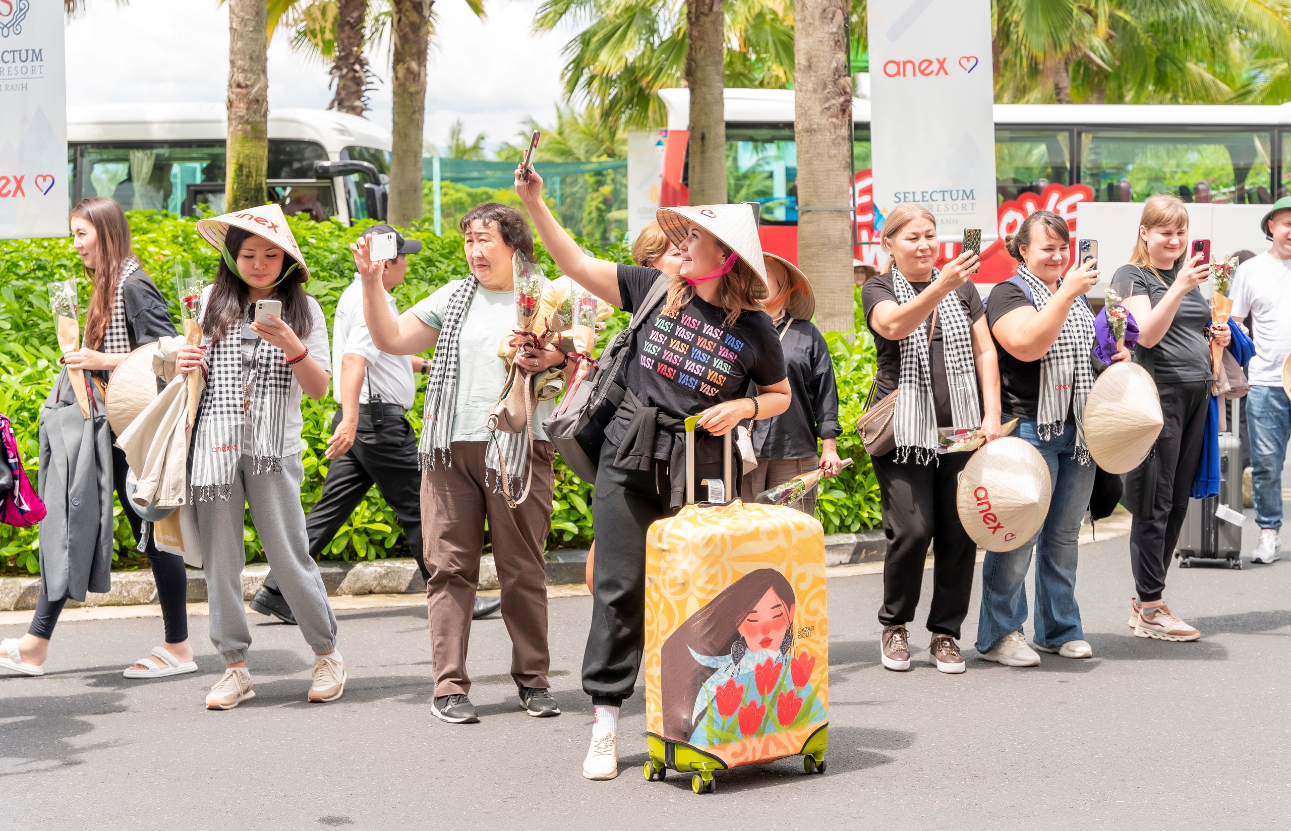 Nha Trang - Kh&aacute;nh H&ograve;a tưng bừng mừng đ&oacute;n 9 triệu lượt du kh&aacute;ch- Ảnh 4.