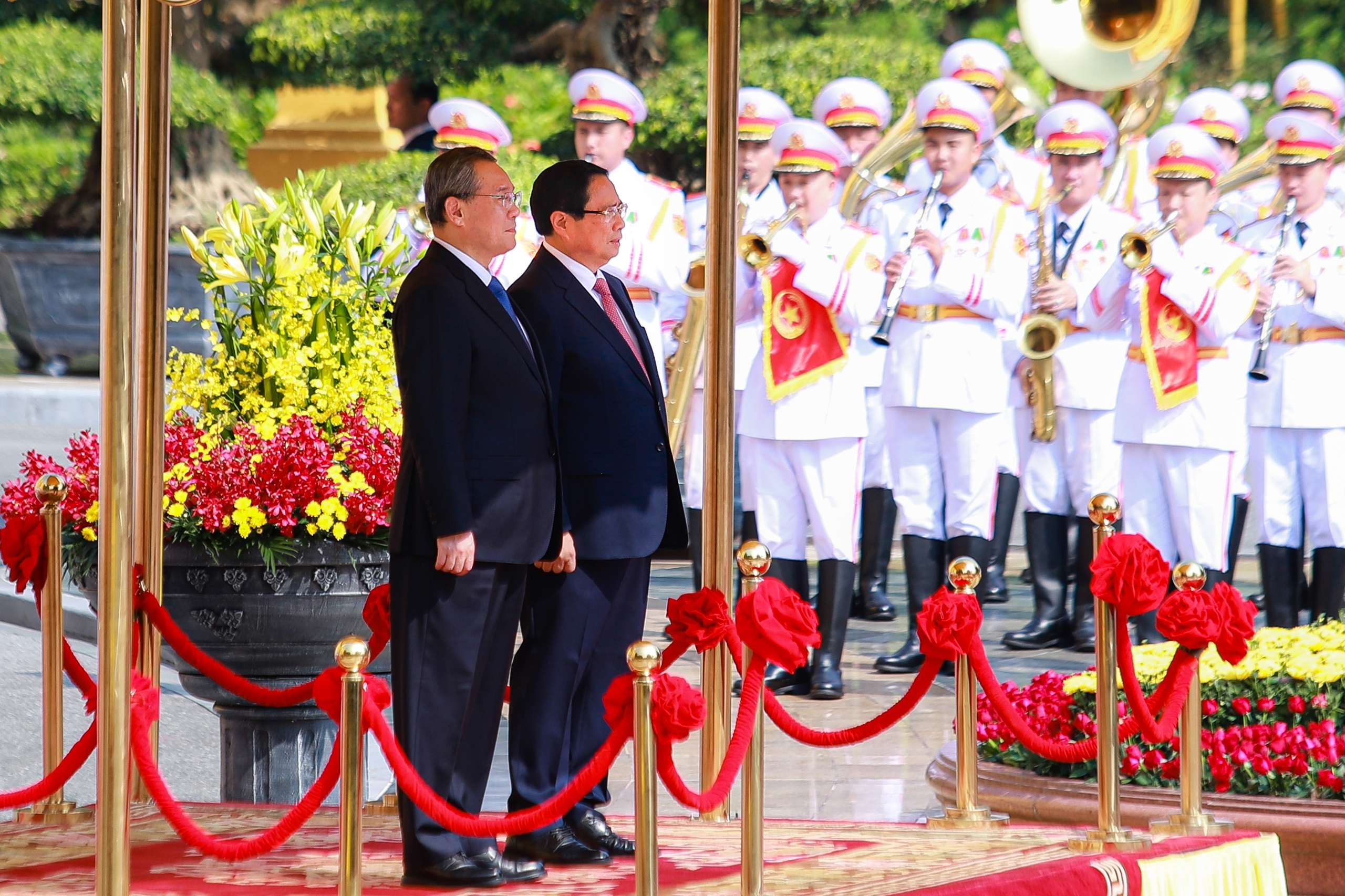 Thủ tướng Phạm Minh Ch&iacute;nh chủ tr&igrave; lễ đ&oacute;n Thủ tướng Trung Quốc L&yacute; Cường- Ảnh 1.