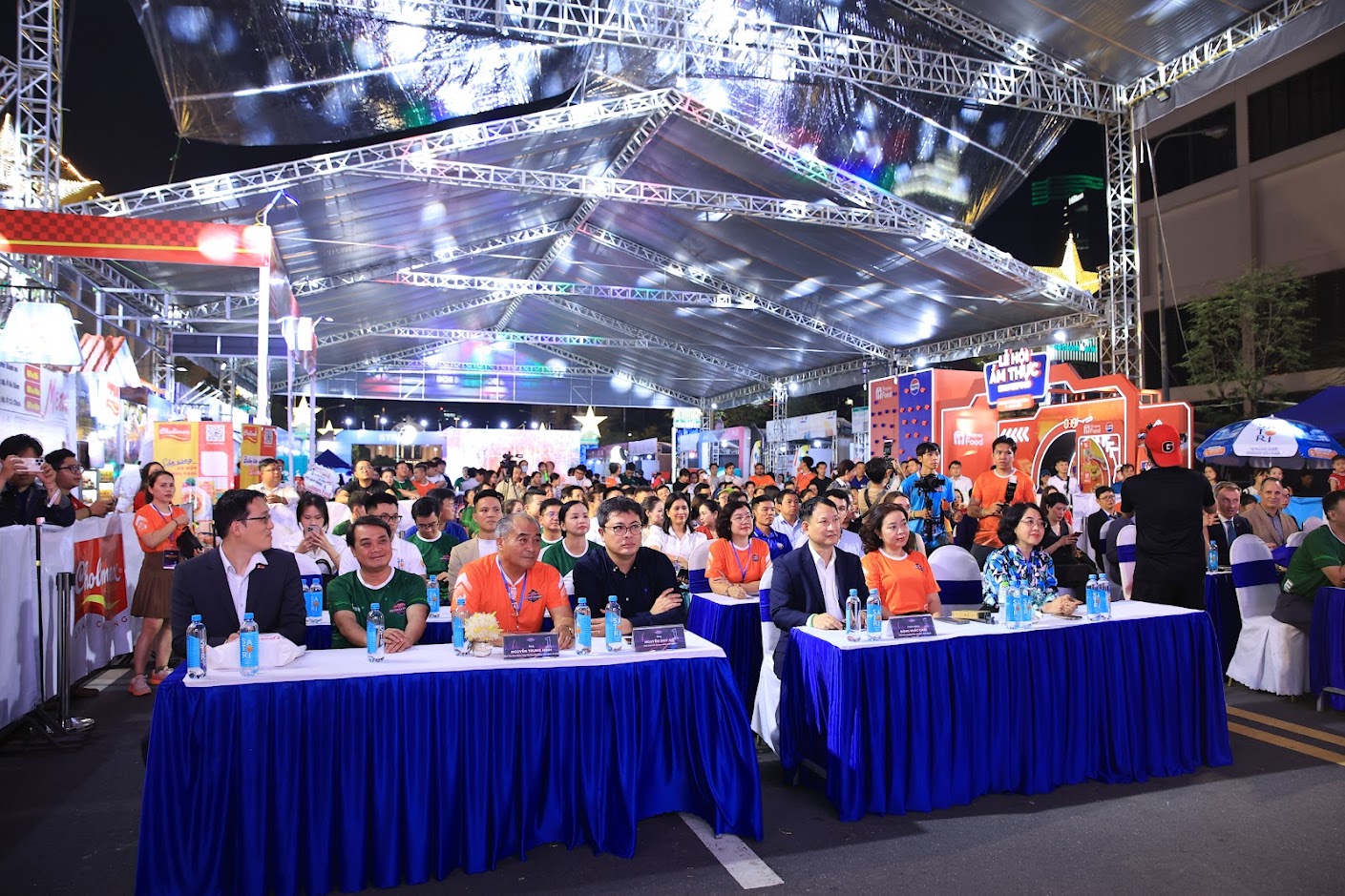 6.000 vận động viên khuấy động Giải chạy "District 1 Midnight Run 2024"- Ảnh 1.