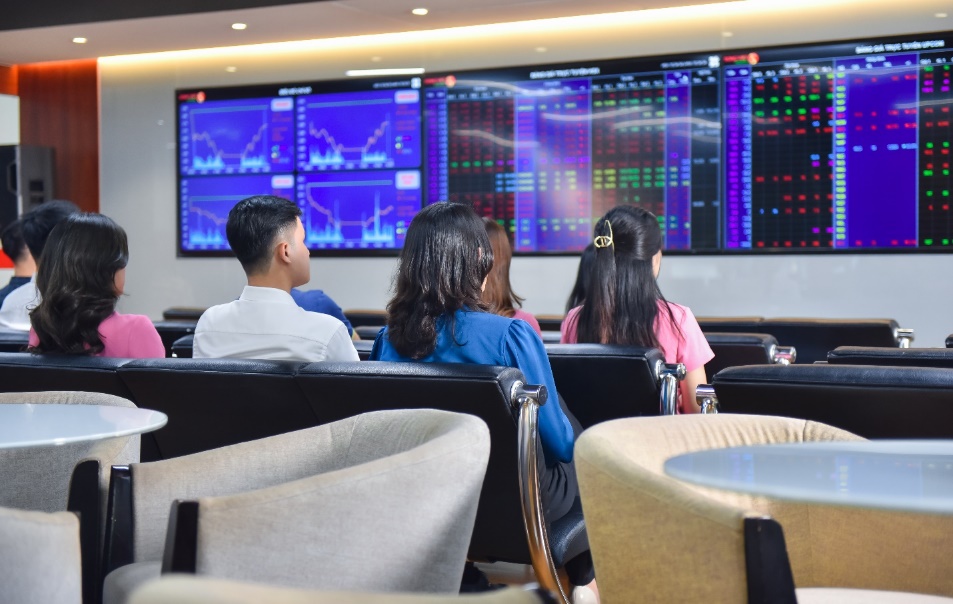 Chứng kho&aacute;n Rồng Việt tung ưu đ&atilde;i l&atilde;i suất margin chỉ 8,88%/năm- Ảnh 2.