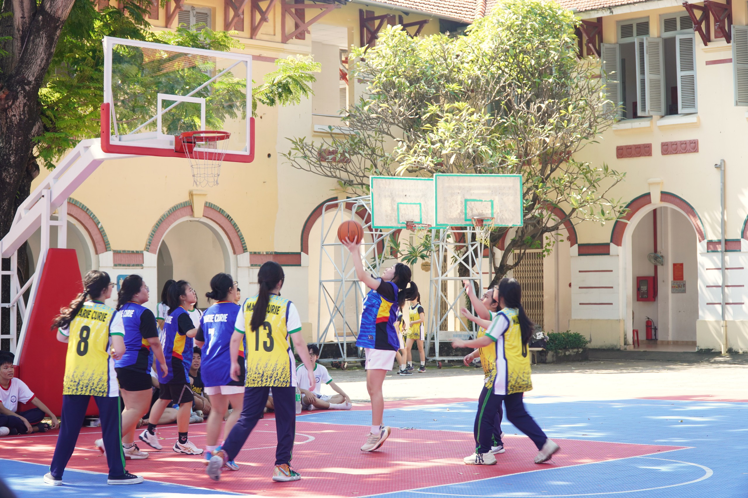 Học sinh TP HCM thích thú với môn thể thao hot trend pickleball- Ảnh 5.