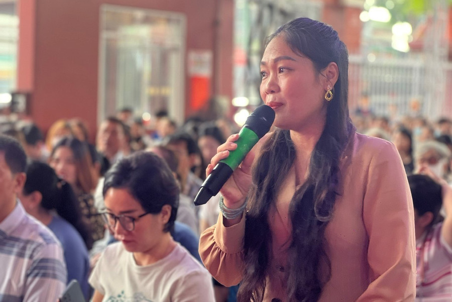 L&atilde;nh đạo trường học thẳng thắn đối thoại với phụ huynh- Ảnh 1.