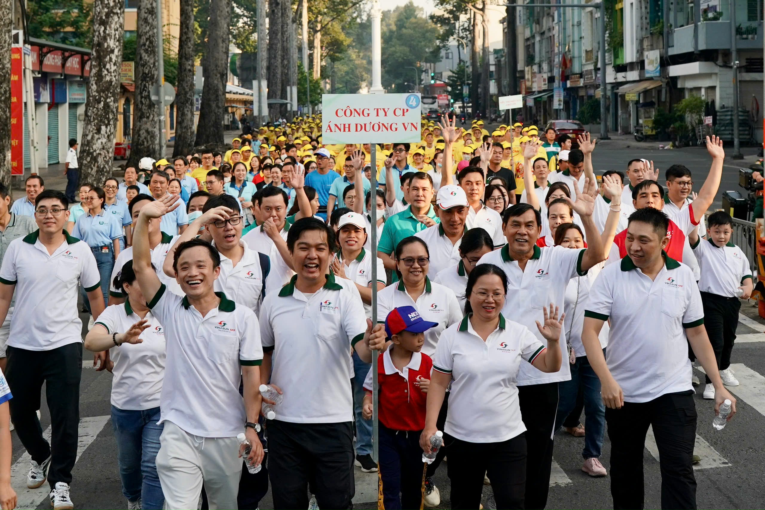 Tưng bừng Giải đi bộ Cán bộ, công chức, viên chức, doanh nghiệp Quận 5 - Ảnh 12.