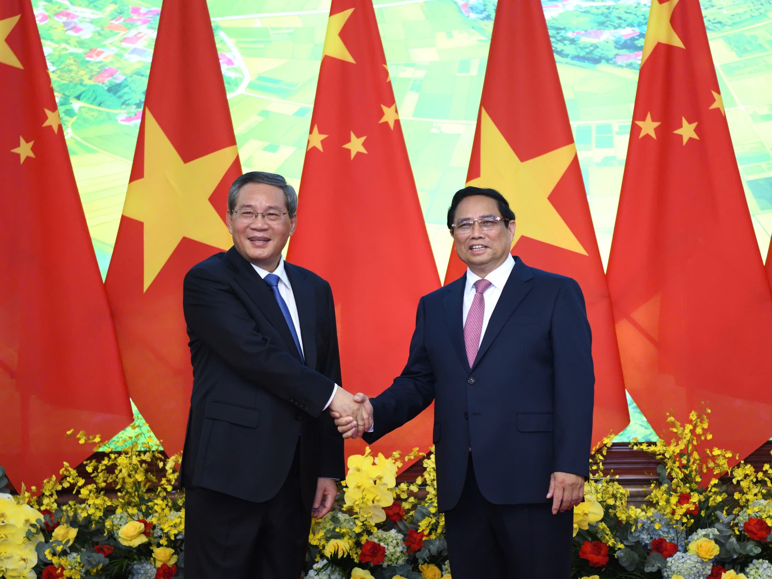 Thủ tướng Phạm Minh Ch&iacute;nh hội đ&agrave;m với Thủ tướng Trung Quốc L&yacute; Cường- Ảnh 1.