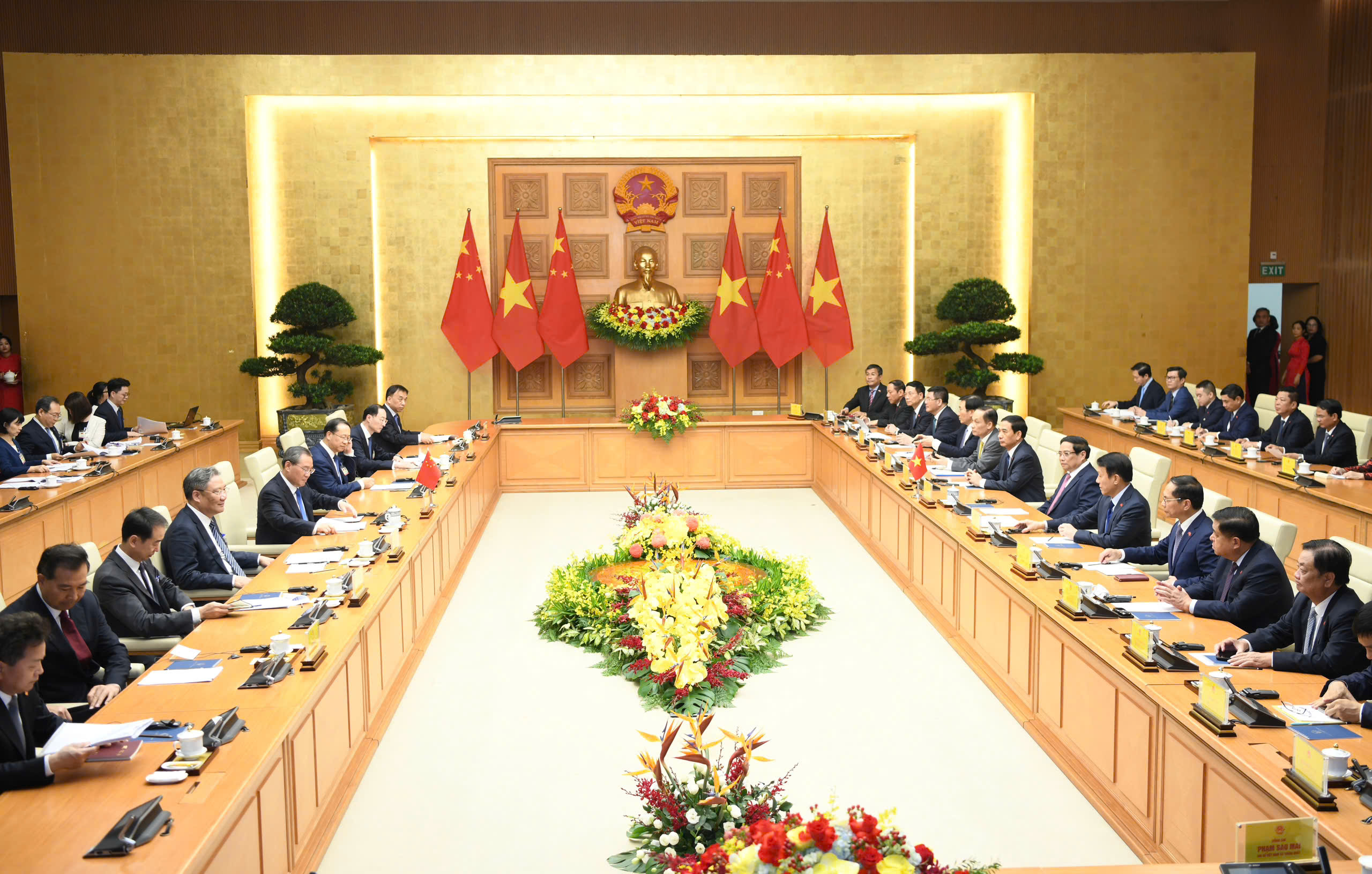 Thủ tướng Phạm Minh Ch&iacute;nh hội đ&agrave;m với Thủ tướng Trung Quốc L&yacute; Cường- Ảnh 2.