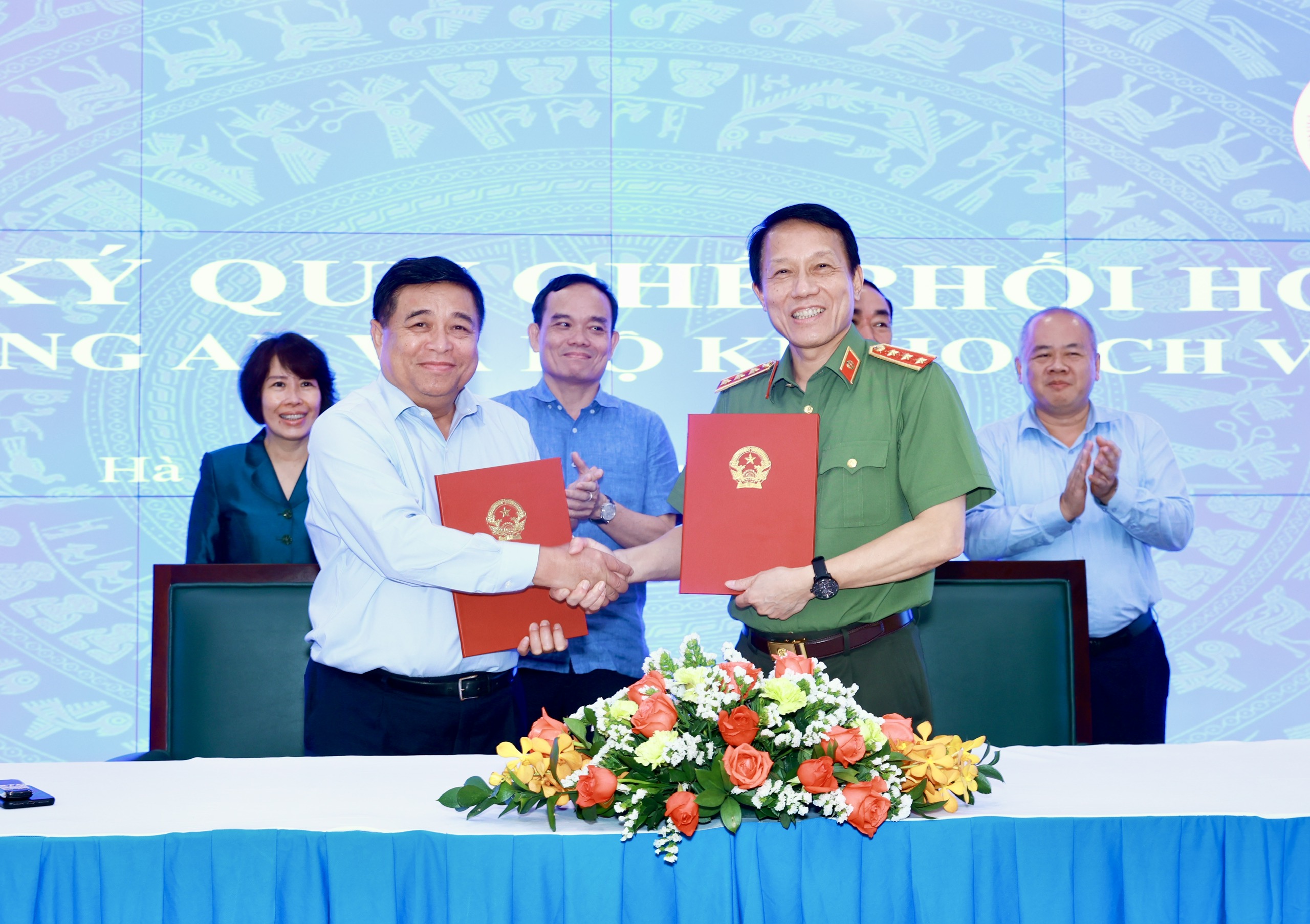 Bộ C&ocirc;ng an v&agrave; Bộ KH-ĐT k&yacute; quy chế ph&ograve;ng chống tội phạm trong lĩnh vực kế hoạch, đầu tư- Ảnh 1.