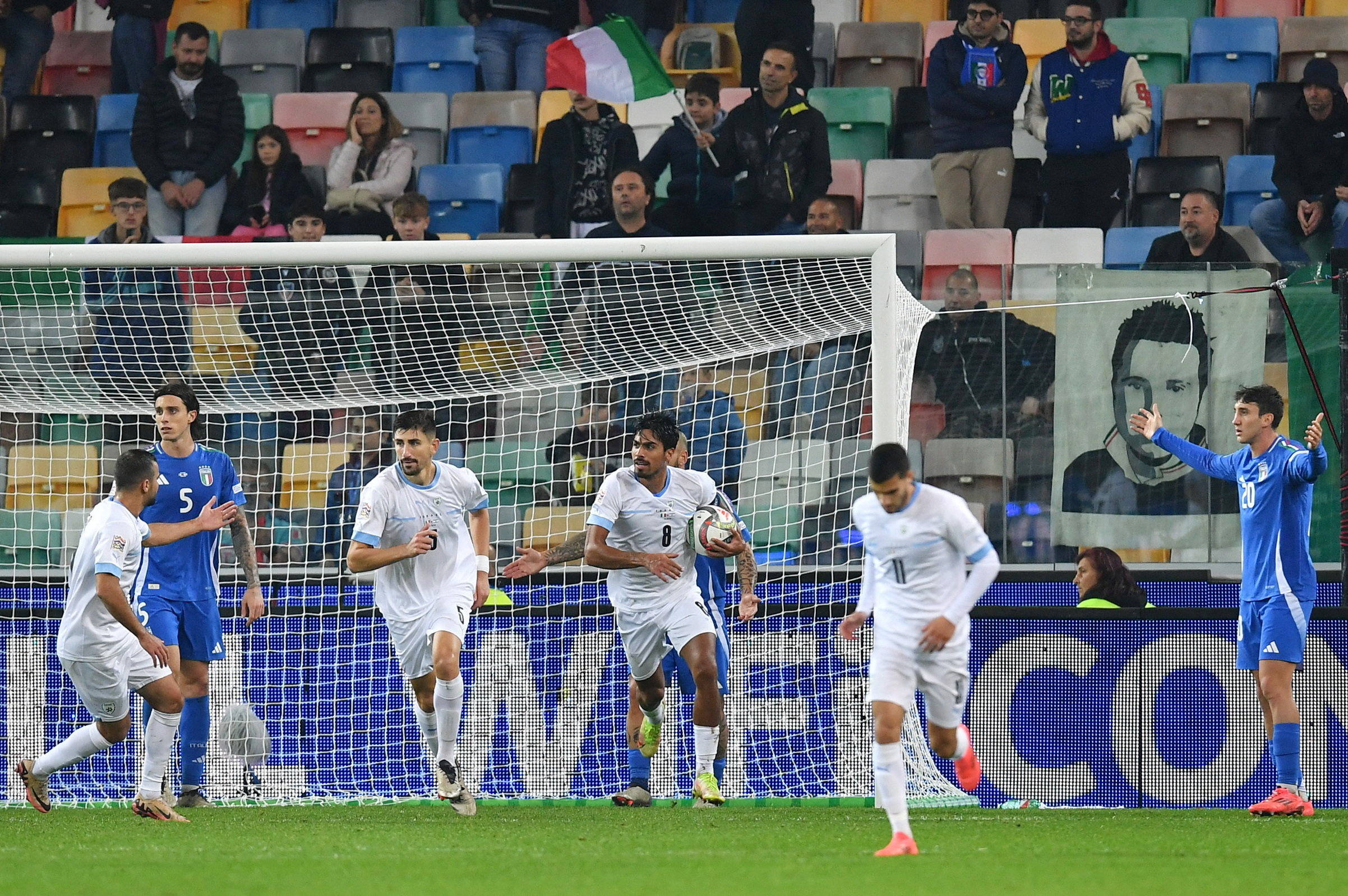 Tuyển &Yacute; thẳng tiến bảng "tử thần", Ph&aacute;p chờ v&eacute; tứ kết Nations League- Ảnh 4.