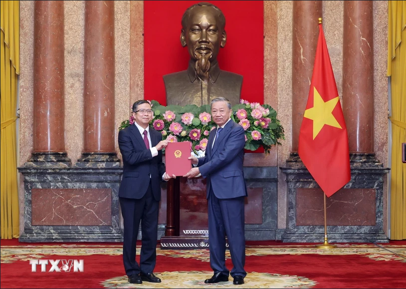 Tổng B&iacute; thư, Chủ tịch nước T&ocirc; L&acirc;m trao quyết định bổ nhiệm Đại sứ Việt Nam tại c&aacute;c nước- Ảnh 1.