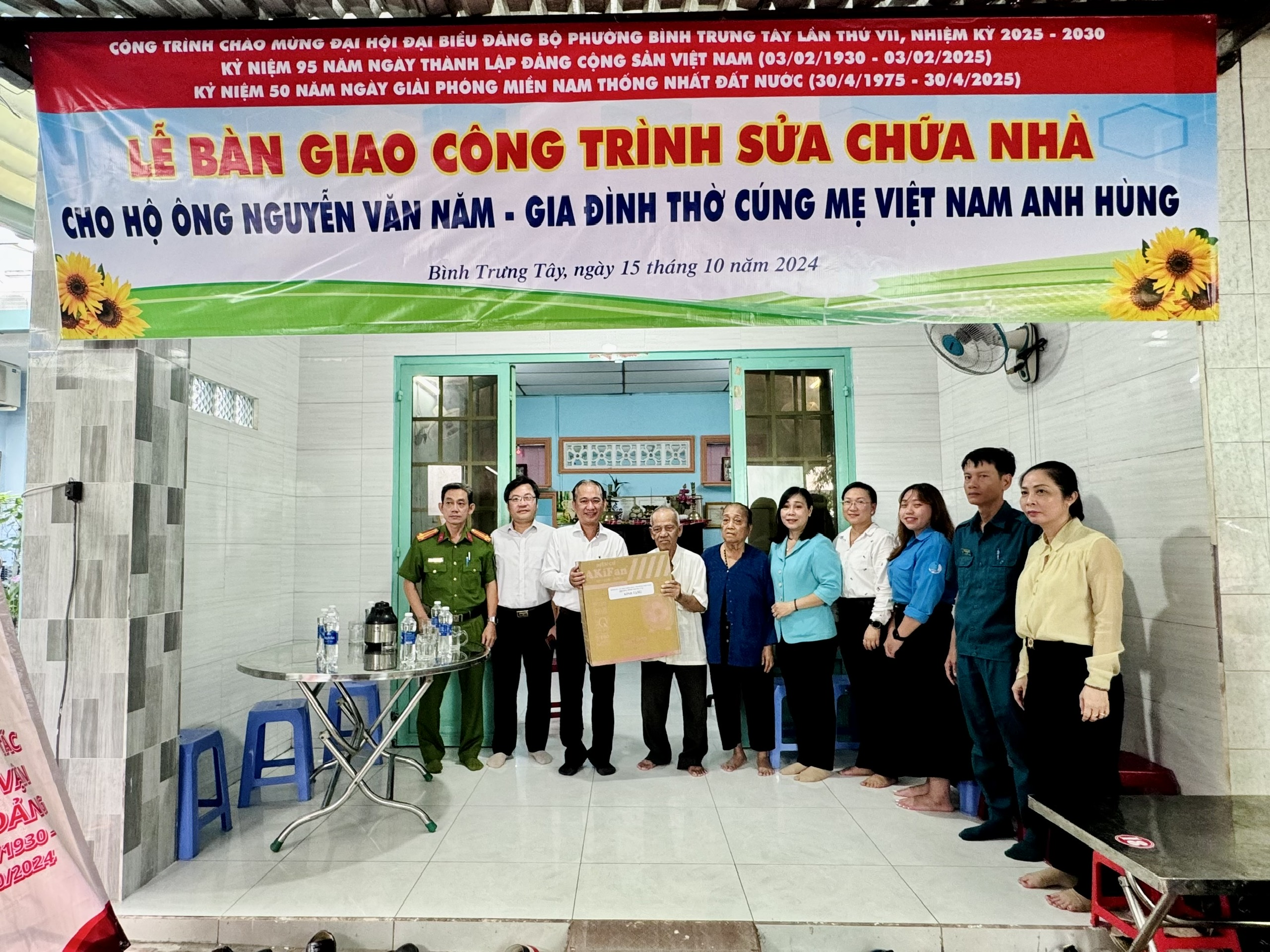 Chung tay sửa chữa nh&agrave; cho gia đ&igrave;nh Mẹ Việt Nam Anh h&ugrave;ng- Ảnh 2.