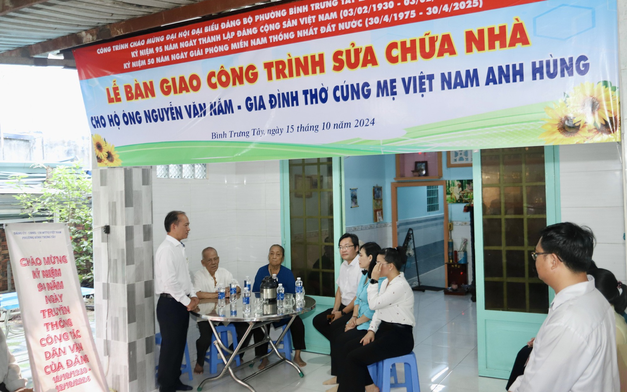 Chung tay sửa chữa nhà cho gia đình Mẹ Việt Nam Anh hùng