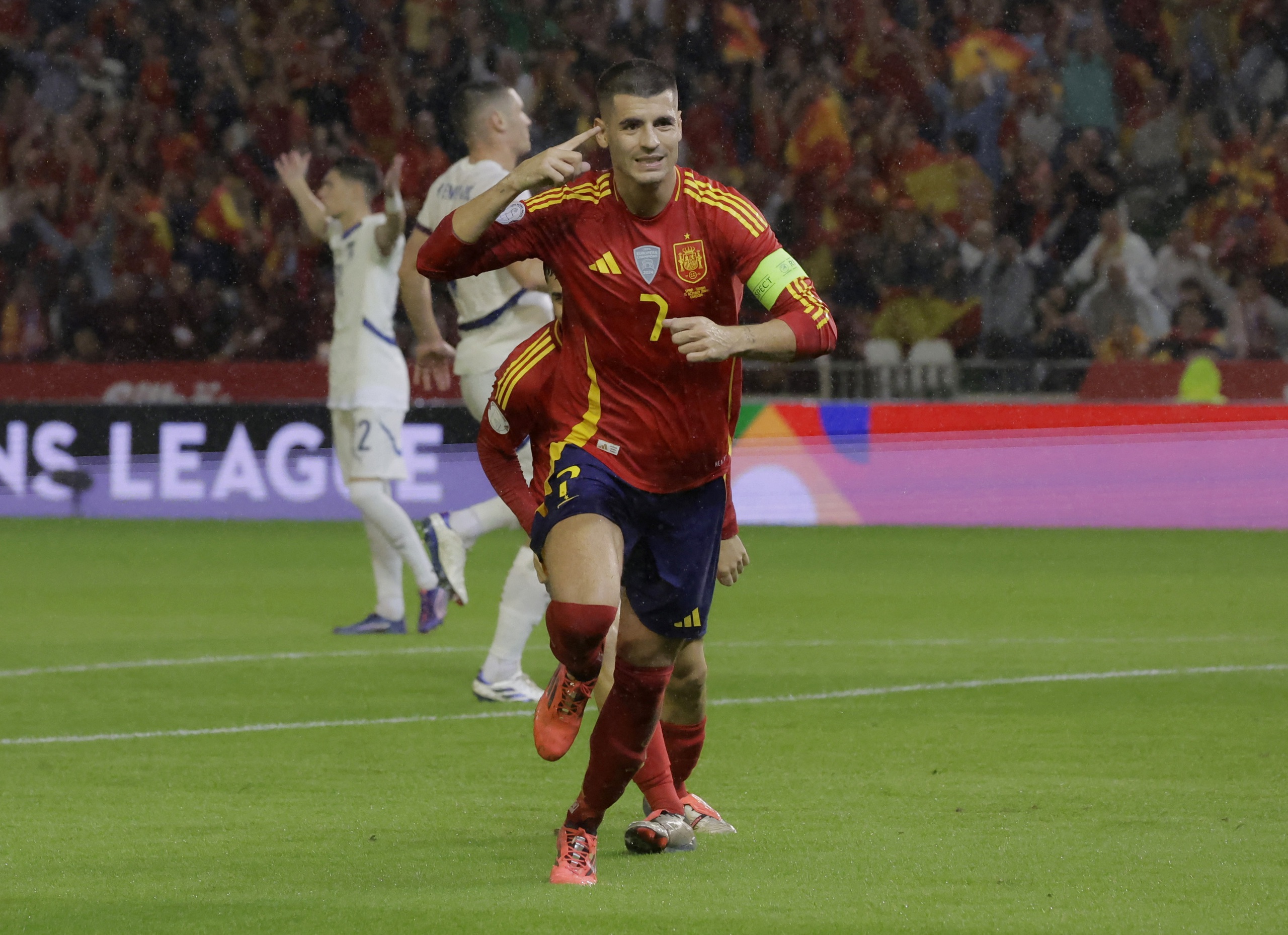 T&acirc;y Ban Nha b&ugrave;ng nổ, chiếm ng&ocirc;i đầu v&ograve;ng bảng Nations League- Ảnh 4.