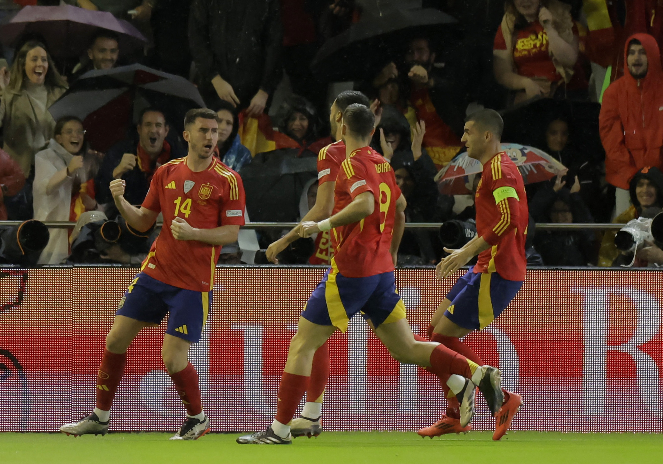 T&acirc;y Ban Nha b&ugrave;ng nổ, chiếm ng&ocirc;i đầu v&ograve;ng bảng Nations League- Ảnh 1.