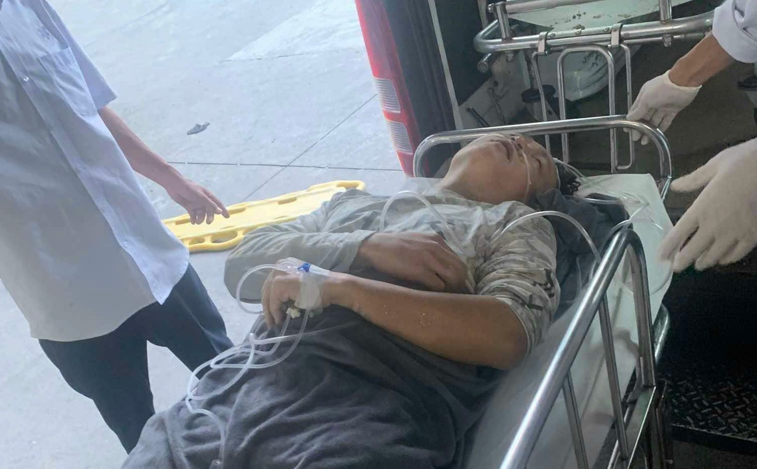 Người đ&agrave;n &ocirc;ng sống s&oacute;t thần kỳ sau 32 giờ tr&ocirc;i dạt tr&ecirc;n biển- Ảnh 2.