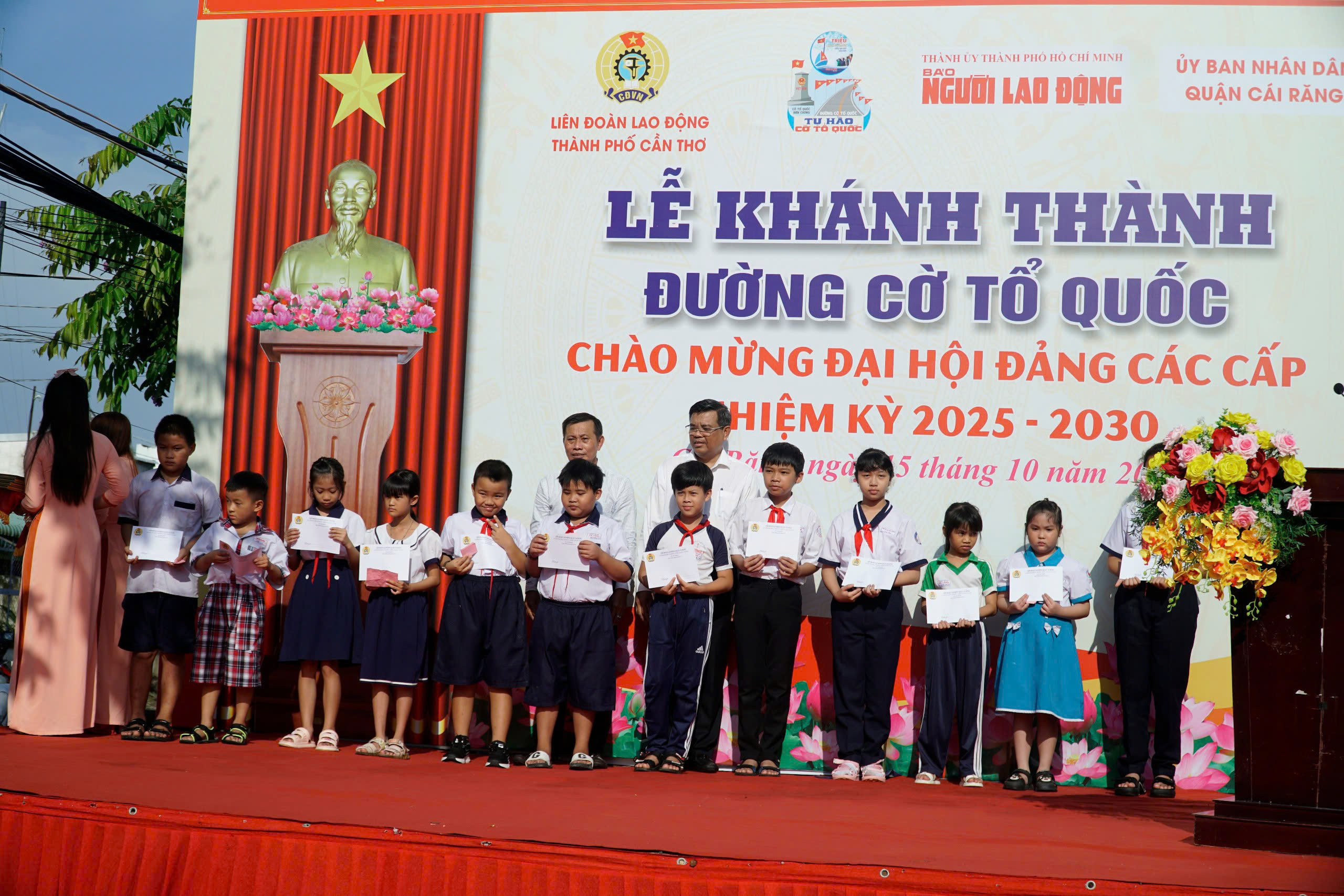 Kh&aacute;nh th&agrave;nh &ldquo;Đường cờ Tổ quốc&rdquo; tại quận C&aacute;i Răng, TP Cần Thơ- Ảnh 6.