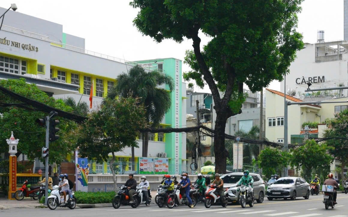 Vì sao TP HCM không mưa vẫn rì rầm tiếng sấm?