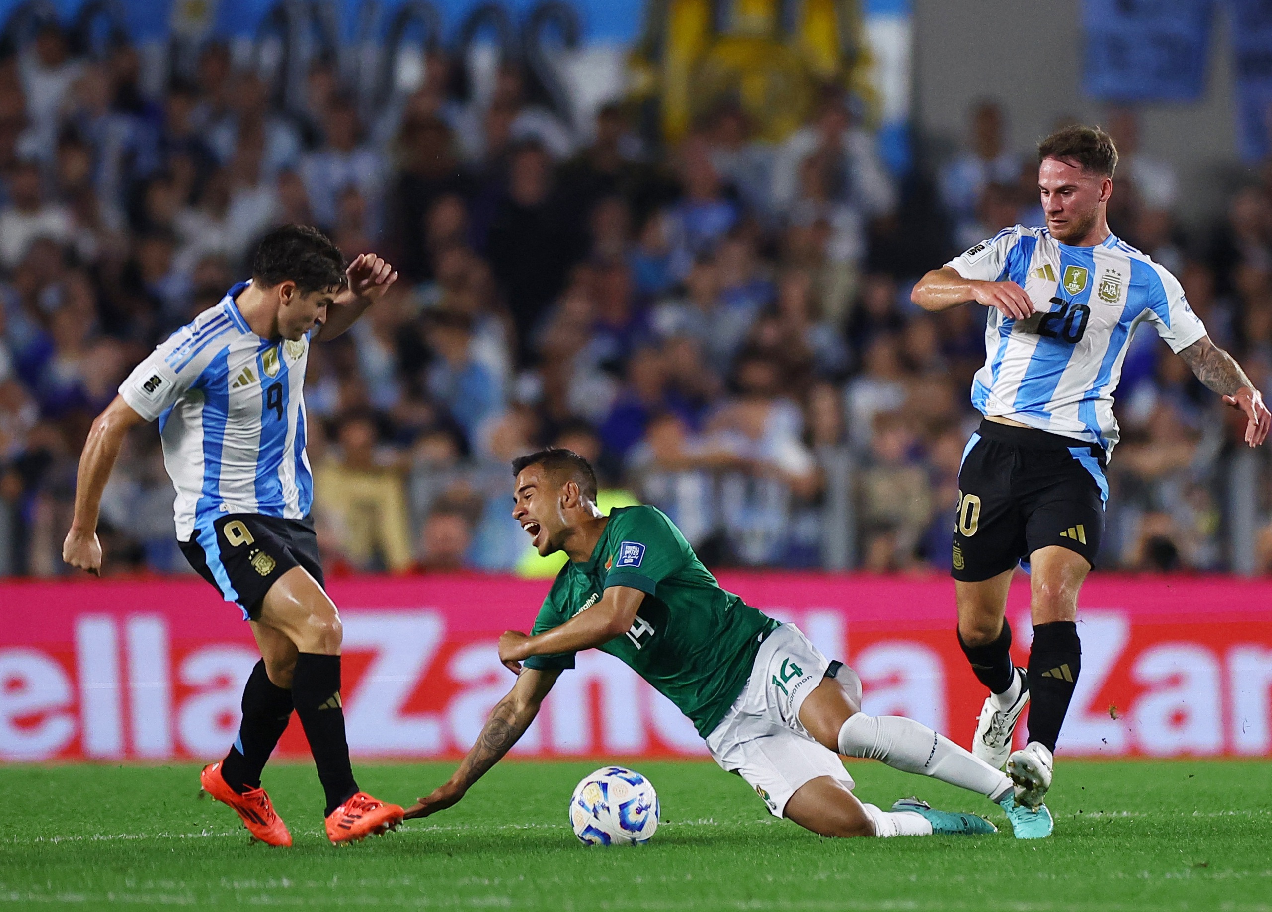Messi tỏa s&aacute;ng ở tuổi 37 tại v&ograve;ng loại World Cup, bắt kịp kỷ lục của Cristiano Ronaldo- Ảnh 1.