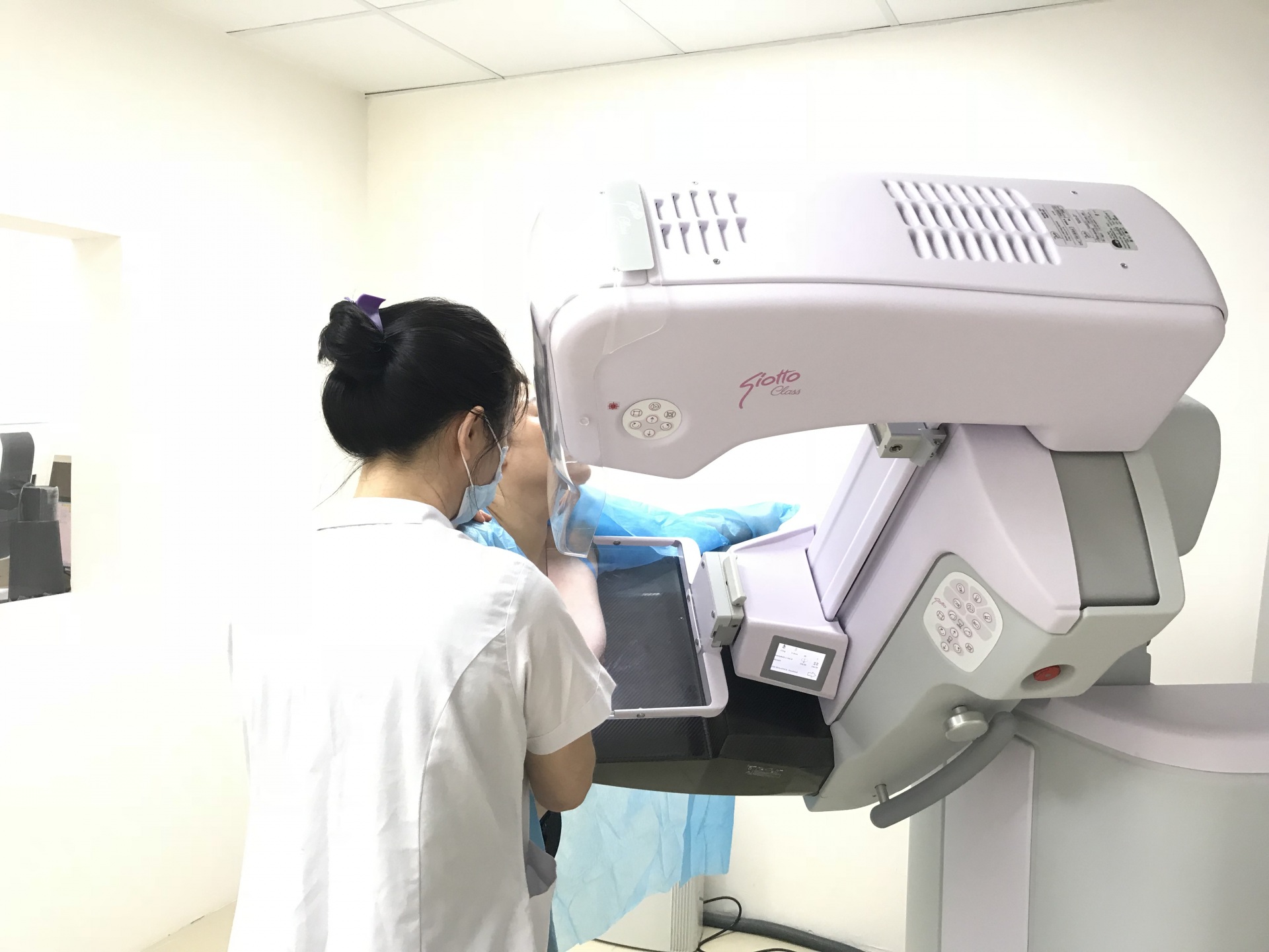 Thứ trưởng Bộ Y tế nhắn nhủ chị em sau tuổi 40 về căn bệnh thường gặp- Ảnh 2.