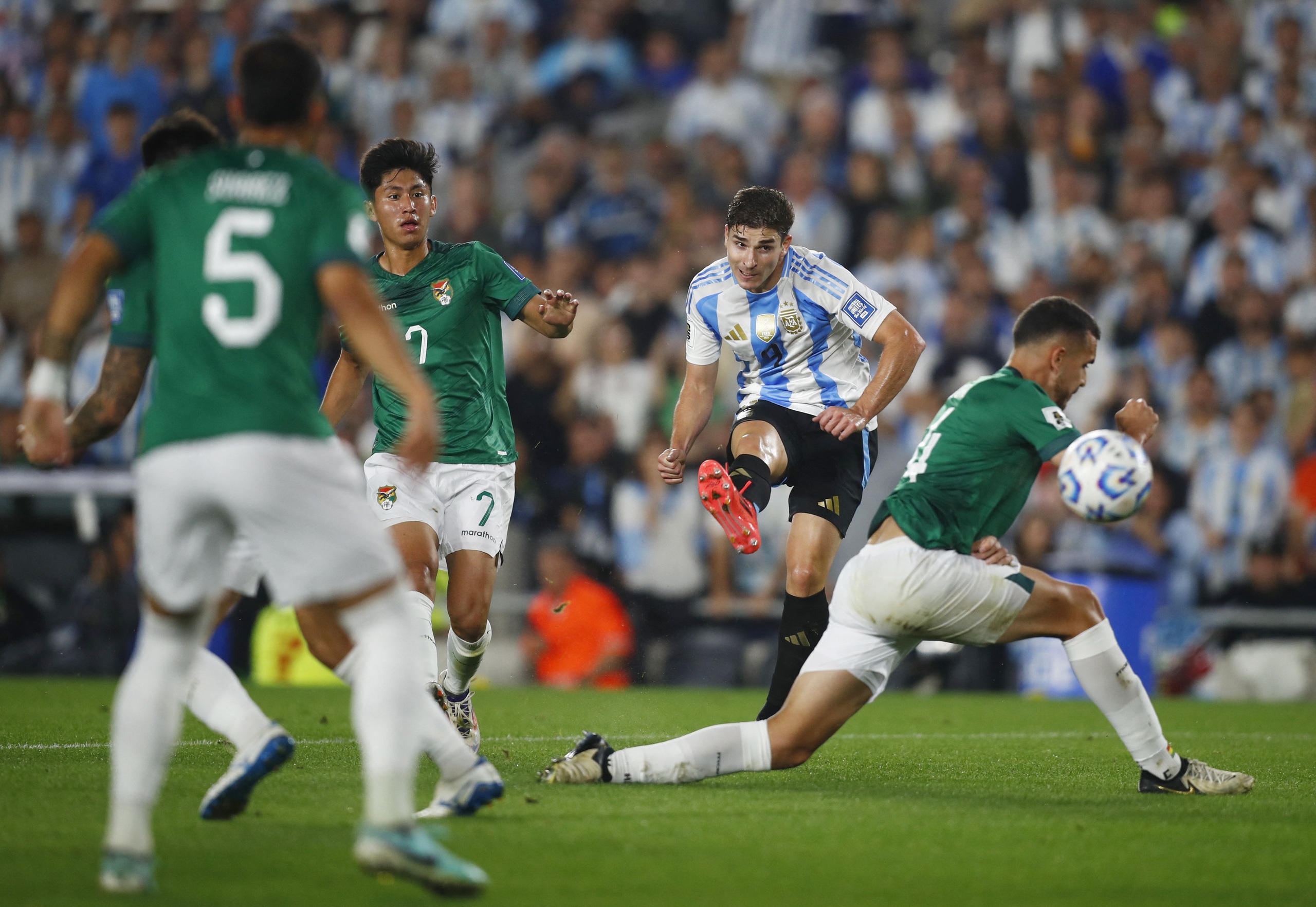 Messi tỏa s&aacute;ng ở tuổi 37 tại v&ograve;ng loại World Cup, bắt kịp kỷ lục của Cristiano Ronaldo- Ảnh 3.