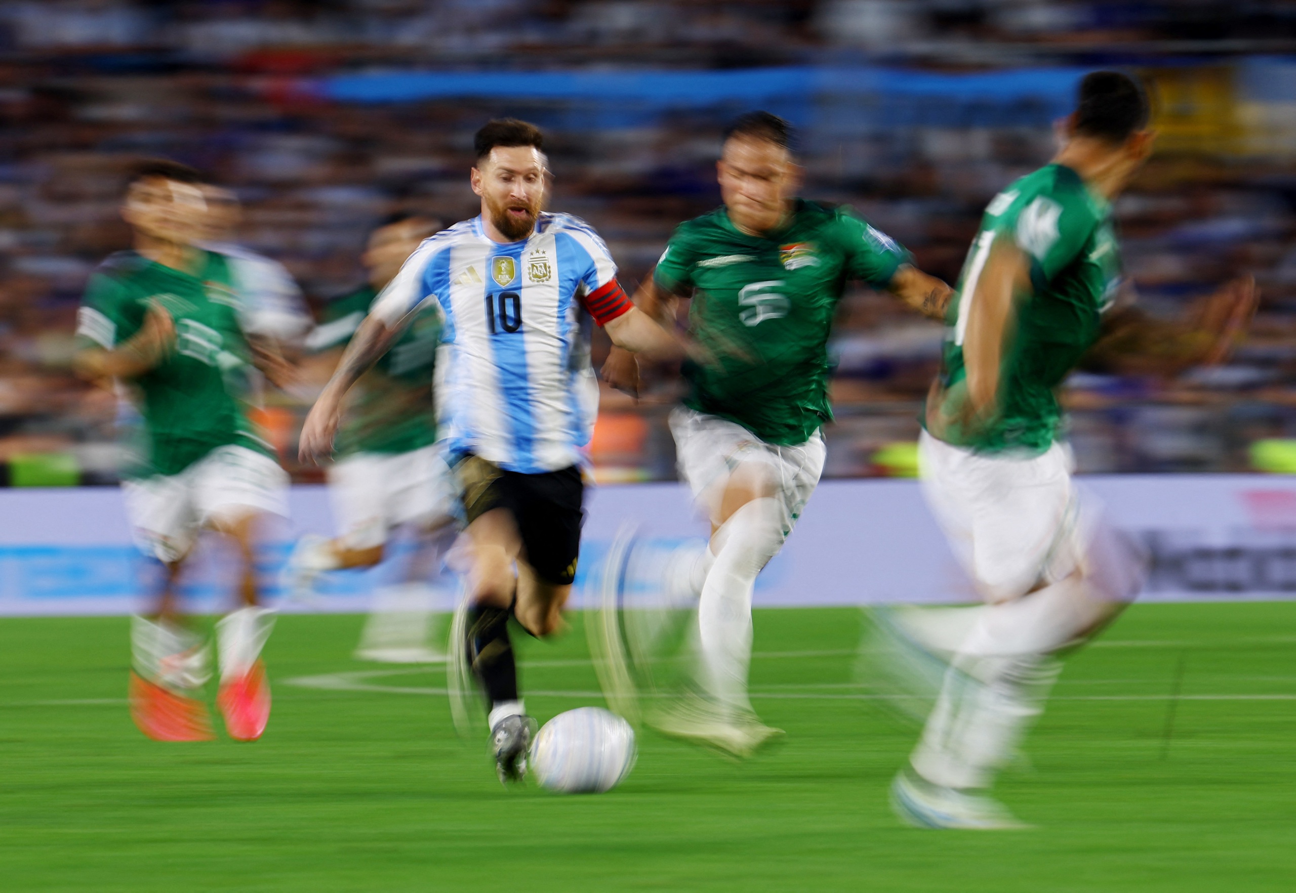 Messi tỏa s&aacute;ng ở tuổi 37 tại v&ograve;ng loại World Cup, bắt kịp kỷ lục của Cristiano Ronaldo- Ảnh 5.