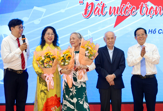 Giao lưu &acirc;m nhạc lần 3: Th&ecirc;m y&ecirc;u qu&ecirc; hương, đất nước - Ảnh 1.