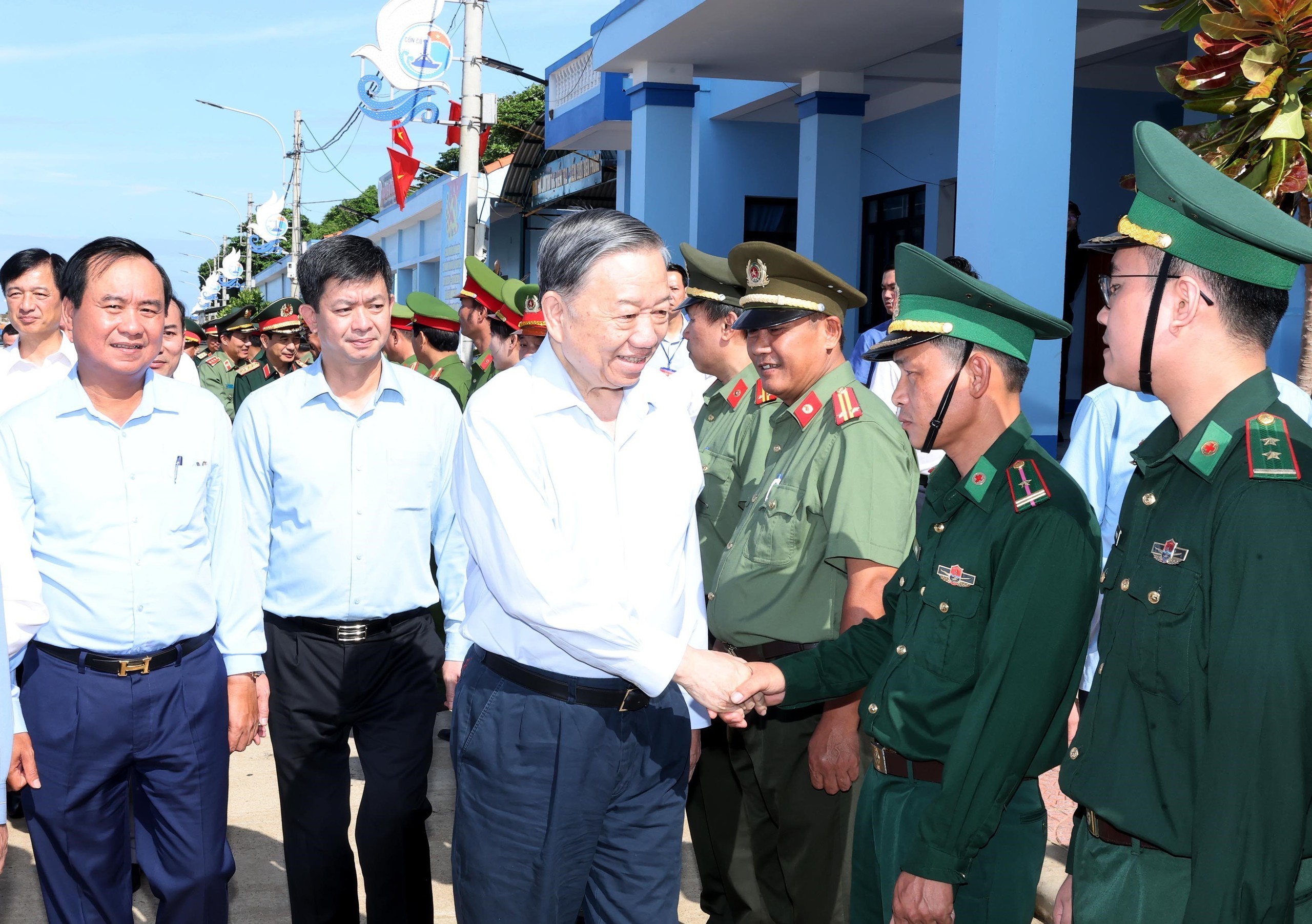 Tổng B&iacute; thư, Chủ tịch nước T&ocirc; L&acirc;m: X&acirc;y dựng Cồn Cỏ th&agrave;nh khu vực ph&ograve;ng thủ vững chắc- Ảnh 1.