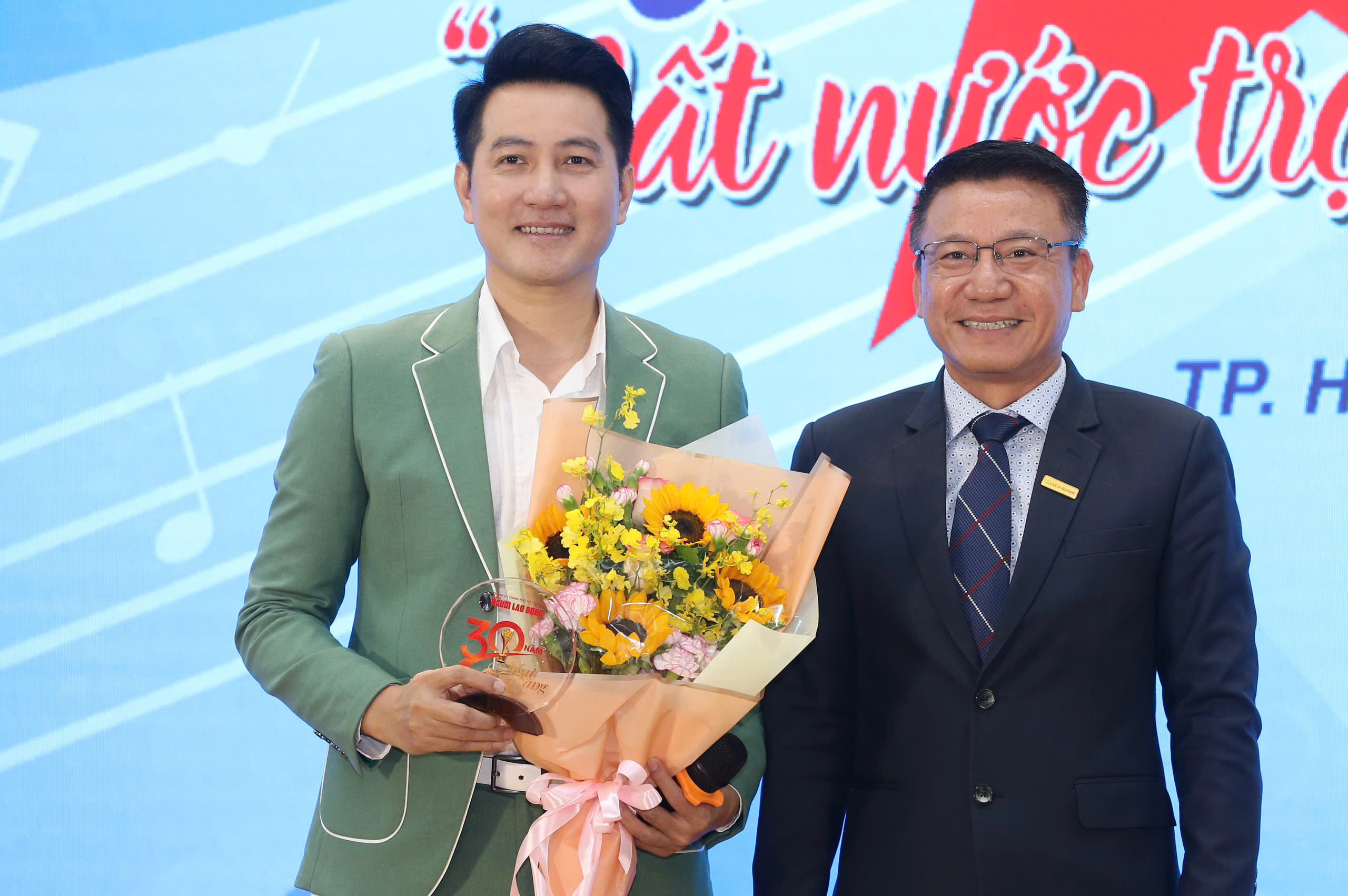 Ca sĩ Nguyễn Phi Hùng: TP HCM đã chắp cánh ước mơ của tôi- Ảnh 2.