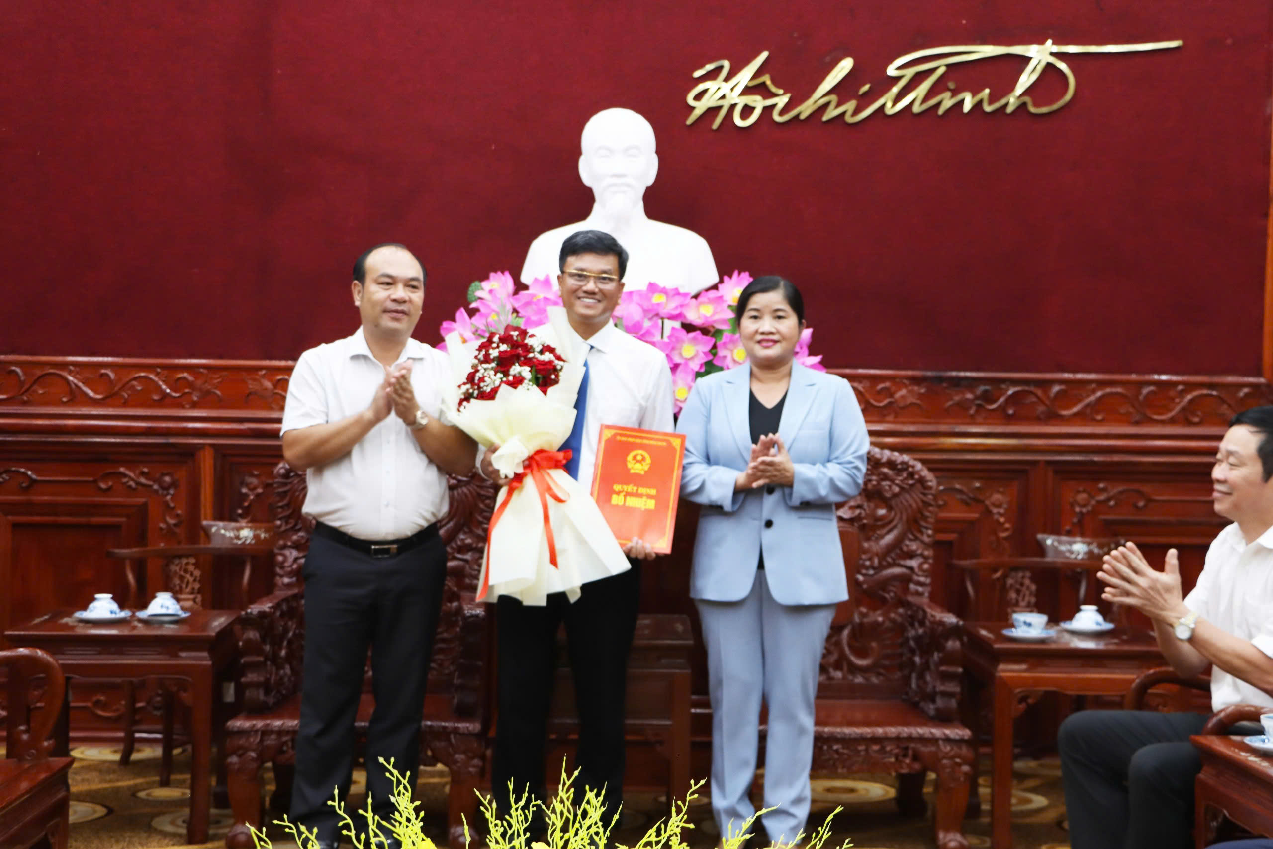 Trao quyết định bổ nhiệm nhiều vị trí chủ chốt ở Bình Phước- Ảnh 1.