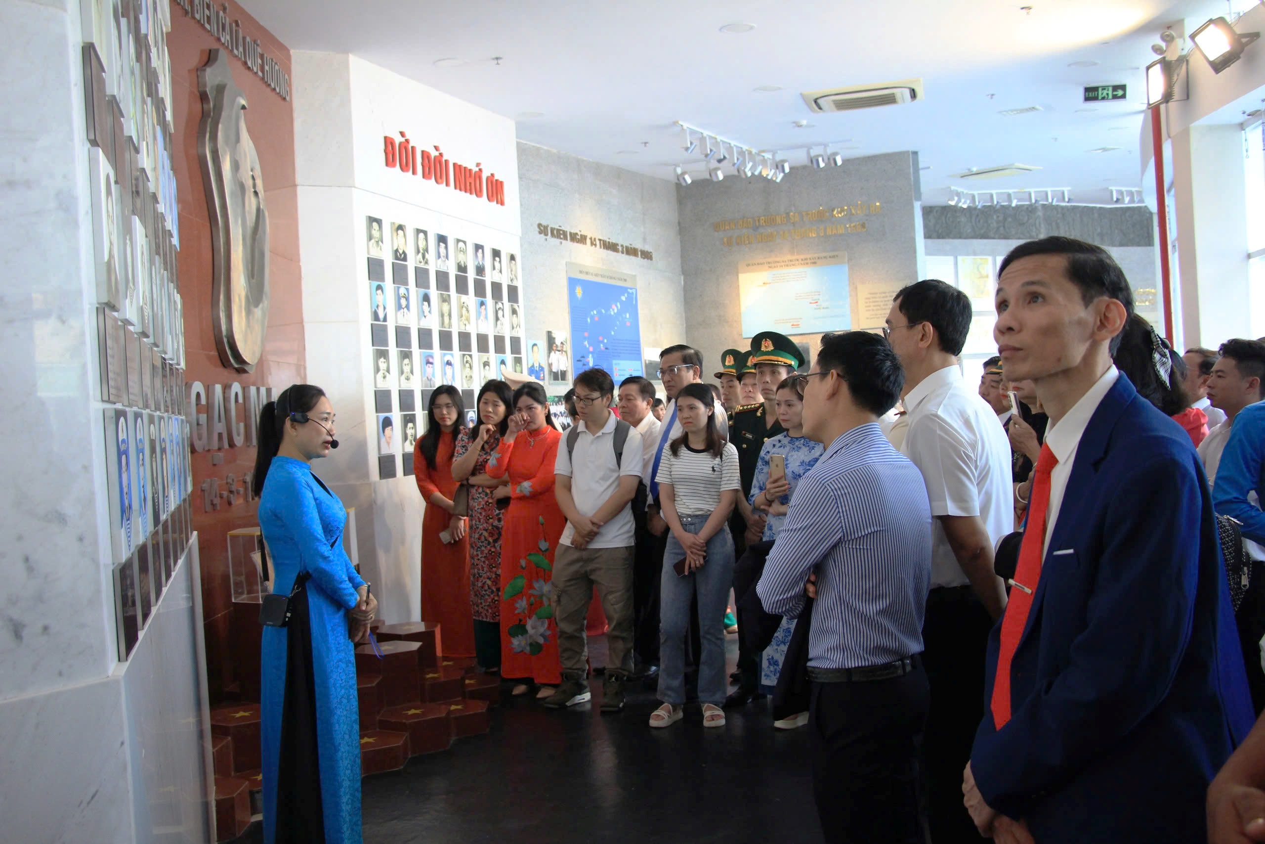Ban Tuy&ecirc;n gi&aacute;o Trung ương d&acirc;ng hương tưởng niệm Chiến sĩ Gạc Ma- Ảnh 3.