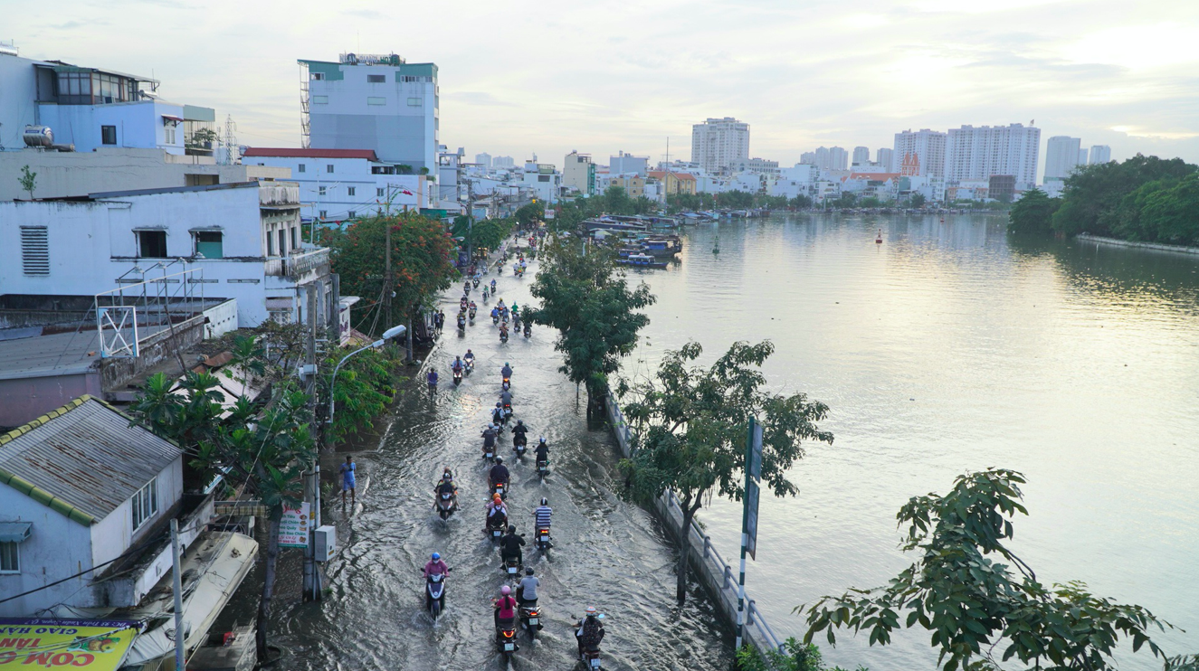 Thời tiết TP HCM h&ocirc;m nay, 18-10: C&oacute; mưa kết hợp triều cường, nguy cơ g&acirc;y ngập nhiều nơi- Ảnh 1.