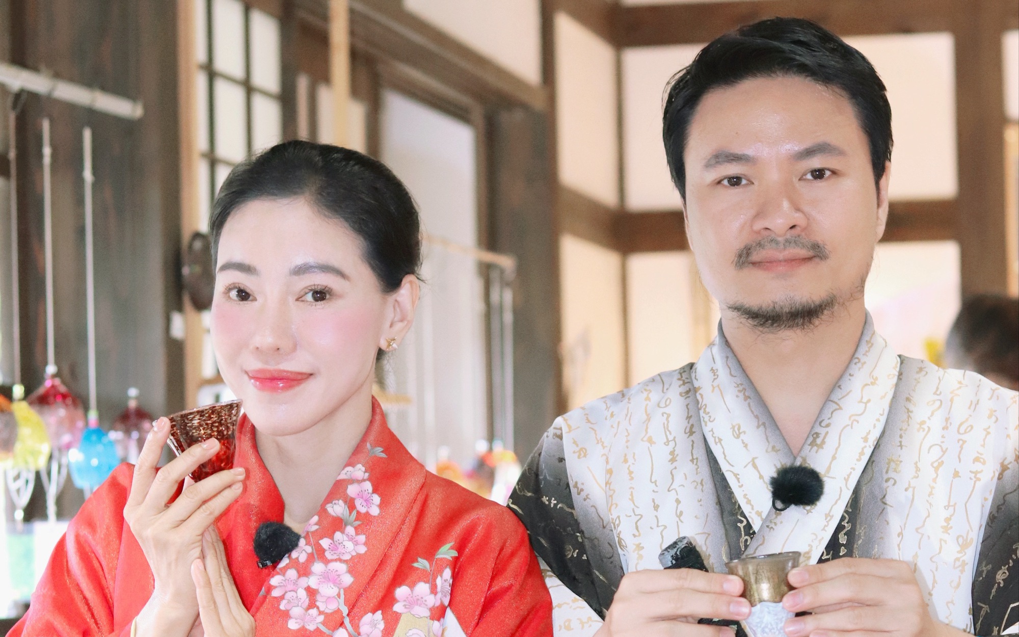 Vợ chồng bà trùm hoa hậu làm đại sứ