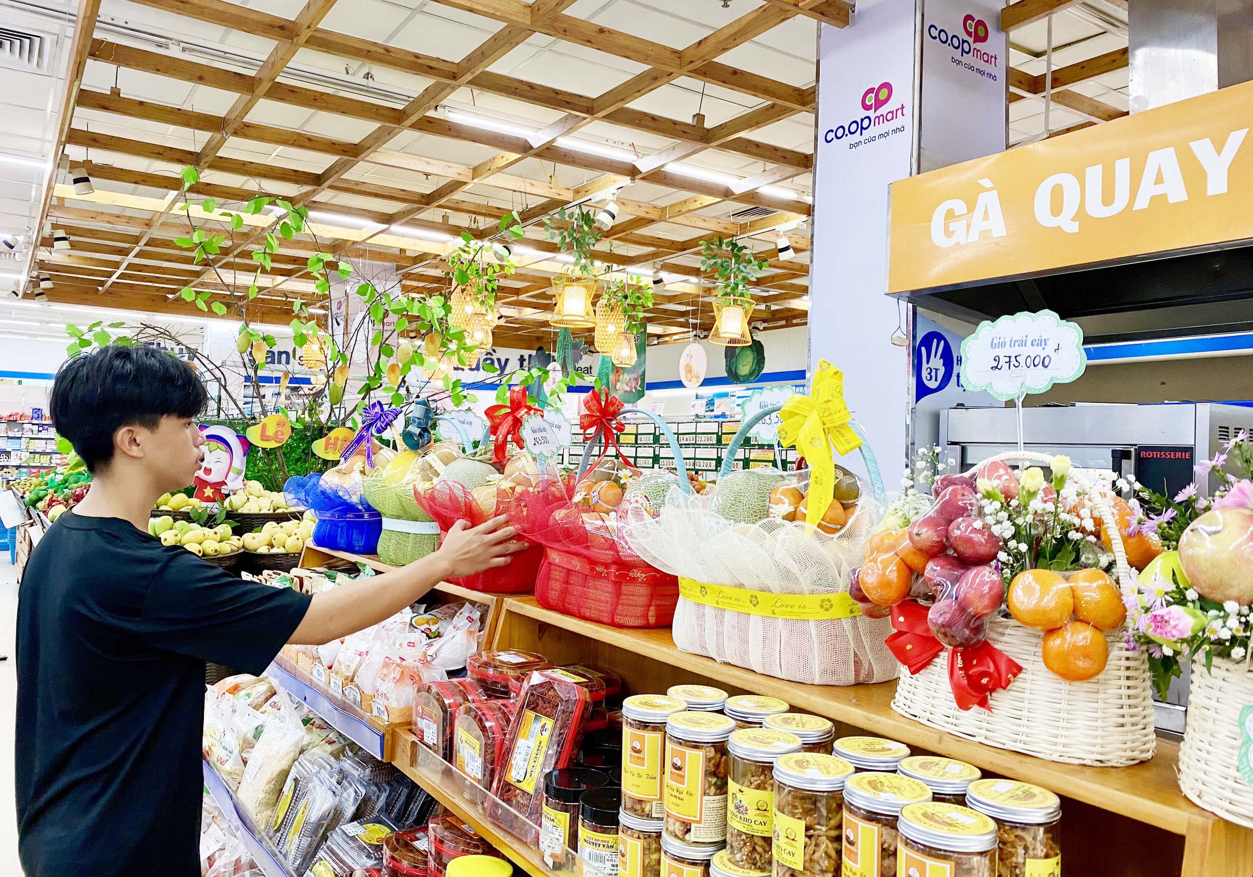 Co.opmart tặng qu&agrave; cho ph&aacute;i đẹp- Ảnh 3.