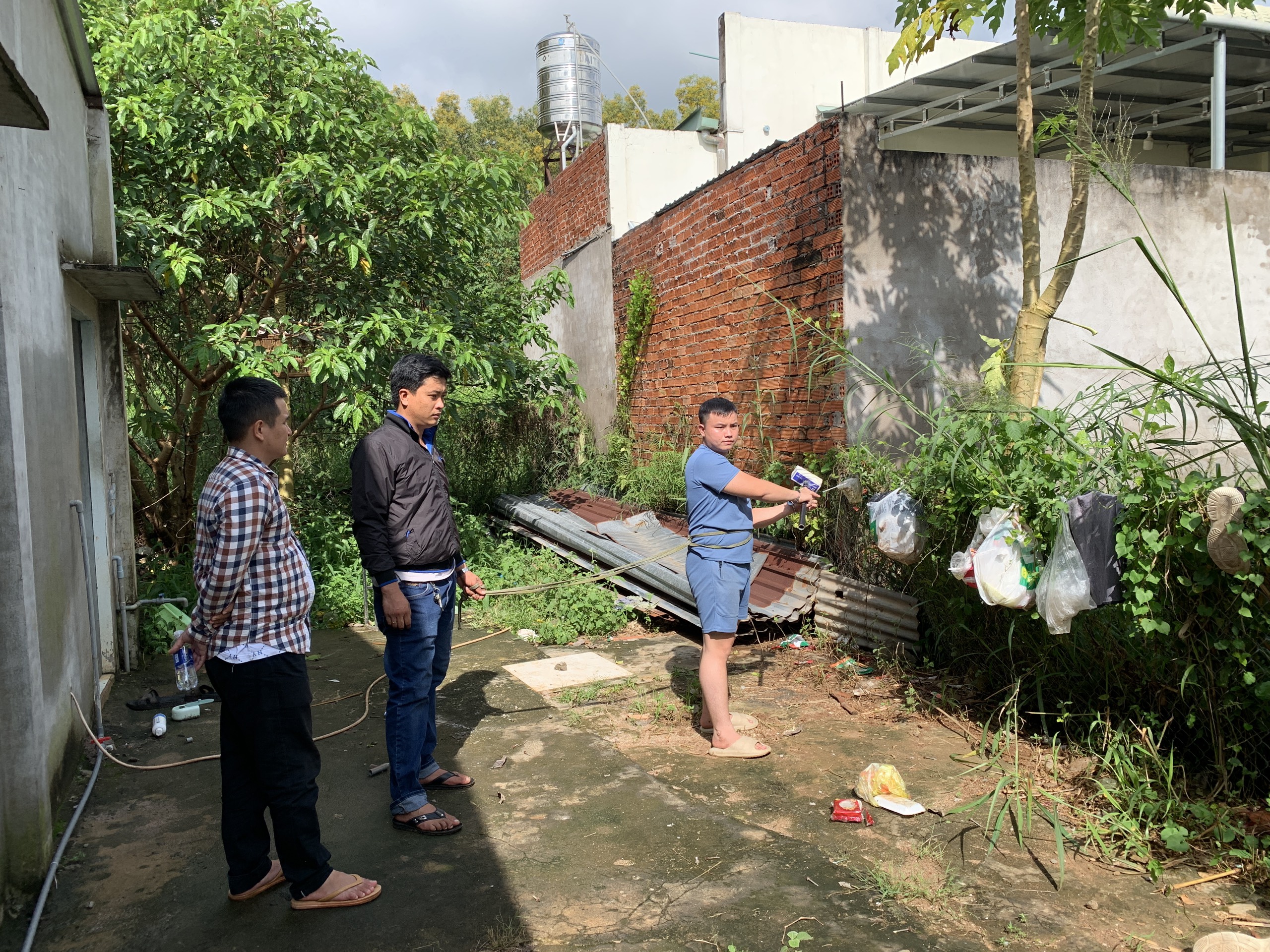 Thu&ecirc; &ocirc; t&ocirc; để đi trộm tiền, v&agrave;ng - Ảnh 1.