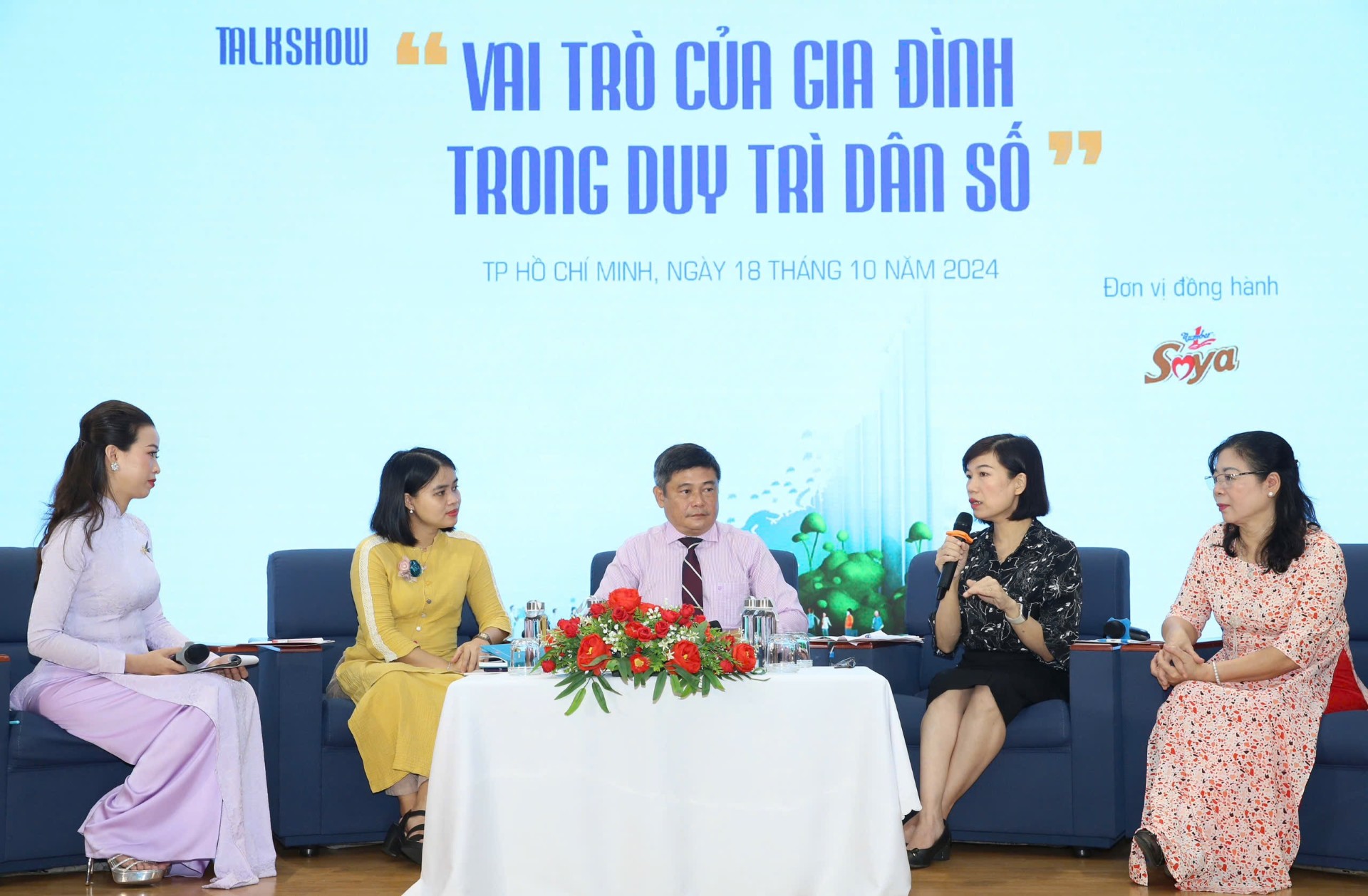 To&agrave;n cảnh buổi talkshow &ldquo;Vai tr&ograve; của gia đ&igrave;nh trong việc duy tr&igrave; d&acirc;n số&rdquo;Ảnh: Ho&agrave;ng Triều