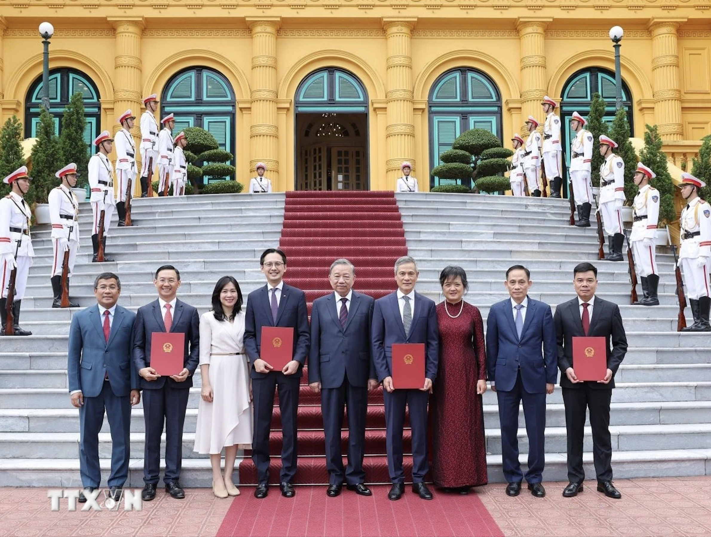 Tổng B&iacute; thư, Chủ tịch nước trao quyết định bổ nhiệm Đại sứ tại LHQ v&agrave; c&aacute;c nước- Ảnh 2.