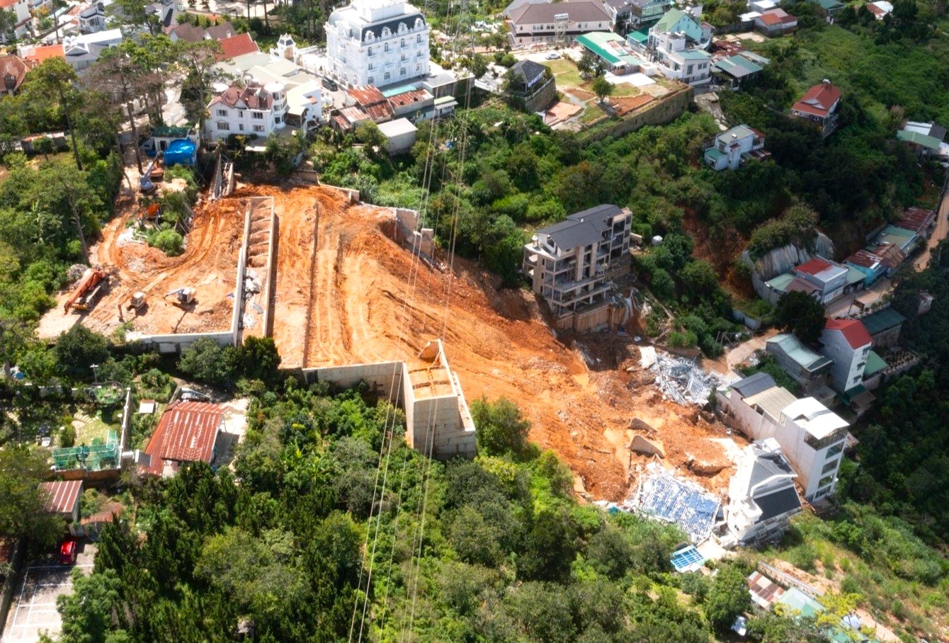 Kết luận tr&aacute;ch nhiệm vụ sạt lở nghi&ecirc;m trọng ở Đ&agrave; Lạt l&agrave;m 2 người tử vong- Ảnh 1.