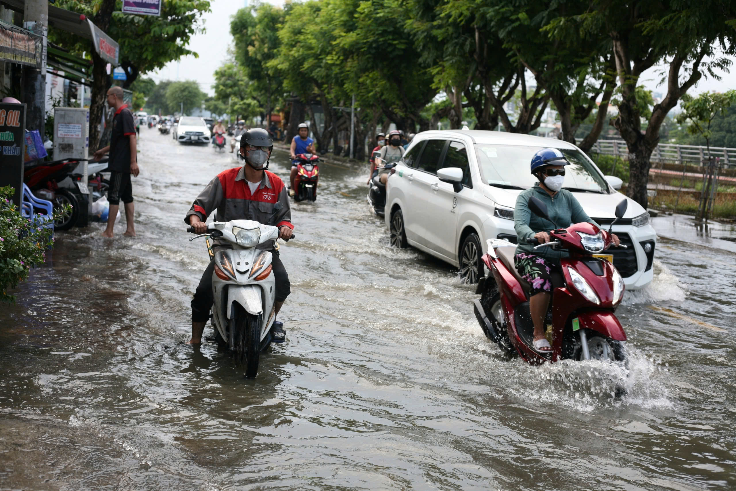 Thời tiết TP HCM h&ocirc;m nay, 19-10: Ng&agrave;y nắng gi&aacute;n đoạn, mưa về chiều v&agrave; tối- Ảnh 1.