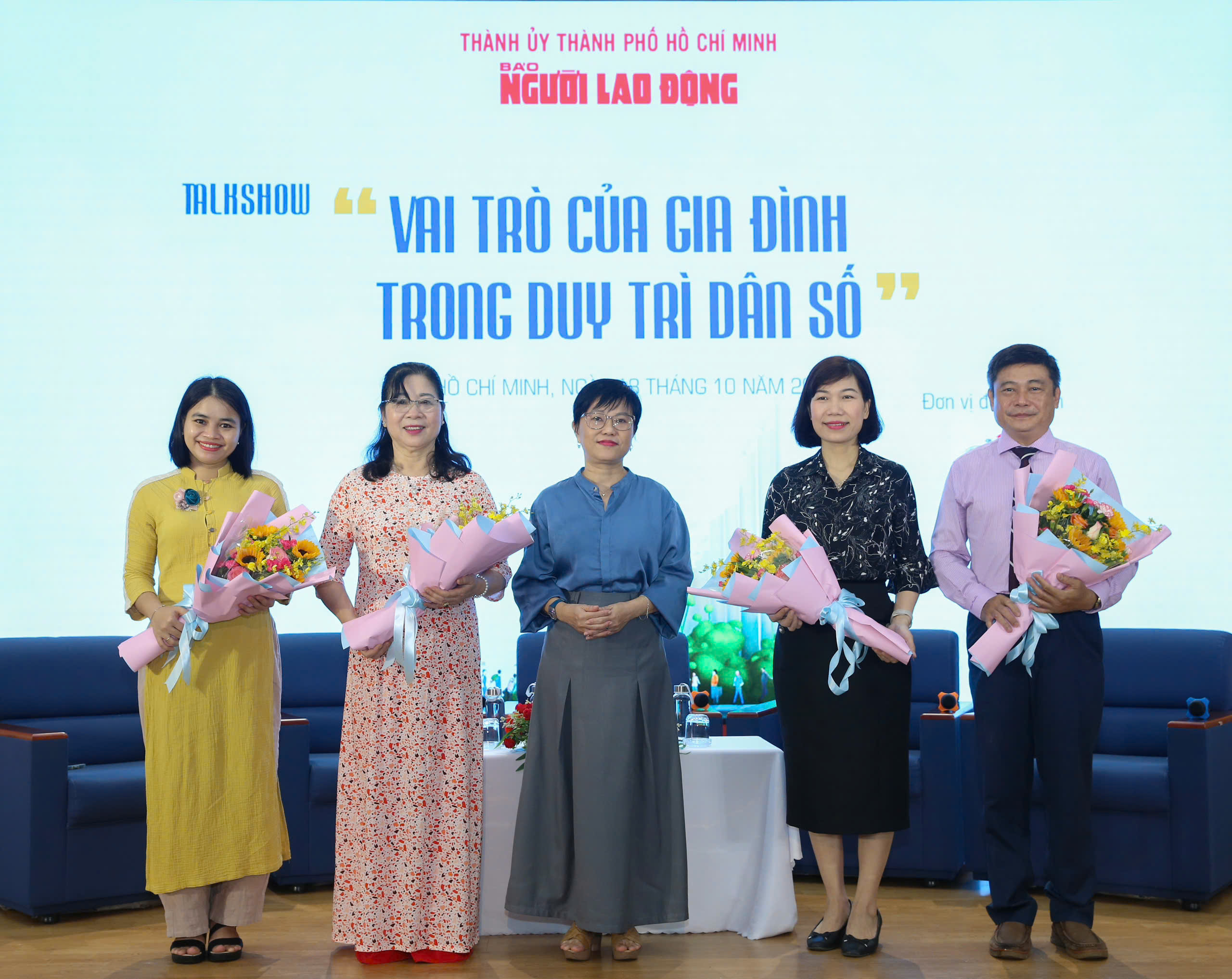 Gia đ&igrave;nh giữ vai tr&ograve; cốt l&otilde;i trong việc duy tr&igrave; d&acirc;n số- Ảnh 2.