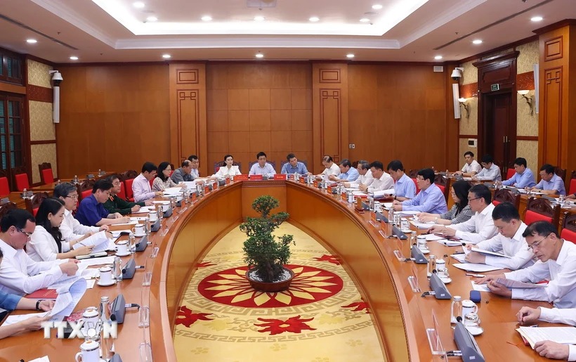 Thường trực Ban B&iacute; thư Lương Cường chủ tr&igrave; giao ban c&aacute;c ban đảng, 4 văn ph&ograve;ng...- Ảnh 1.
