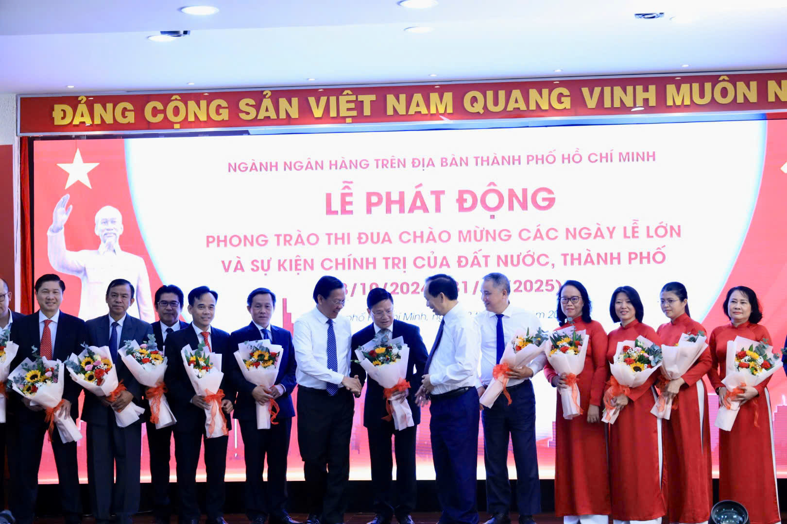 Ng&acirc;n h&agrave;ng Nh&agrave; nước tổ chức nhiều hoạt động ch&agrave;o mừng những ng&agrave;y lễ lớn  trong năm 2025- Ảnh 6.