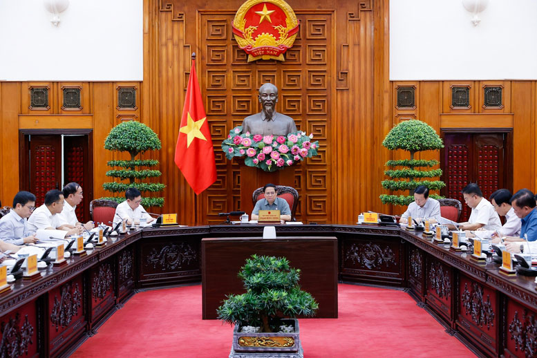 Thủ tướng chủ tr&igrave; cuộc họp Thường trực Ch&iacute;nh phủ với c&aacute;c bộ, ng&agrave;nh về t&igrave;nh h&igrave;nh triển khai c&aacute;c dự &aacute;n quan trọng để bảo đảm cung ứng đủ điện. Ảnh: NHẬT BẮC