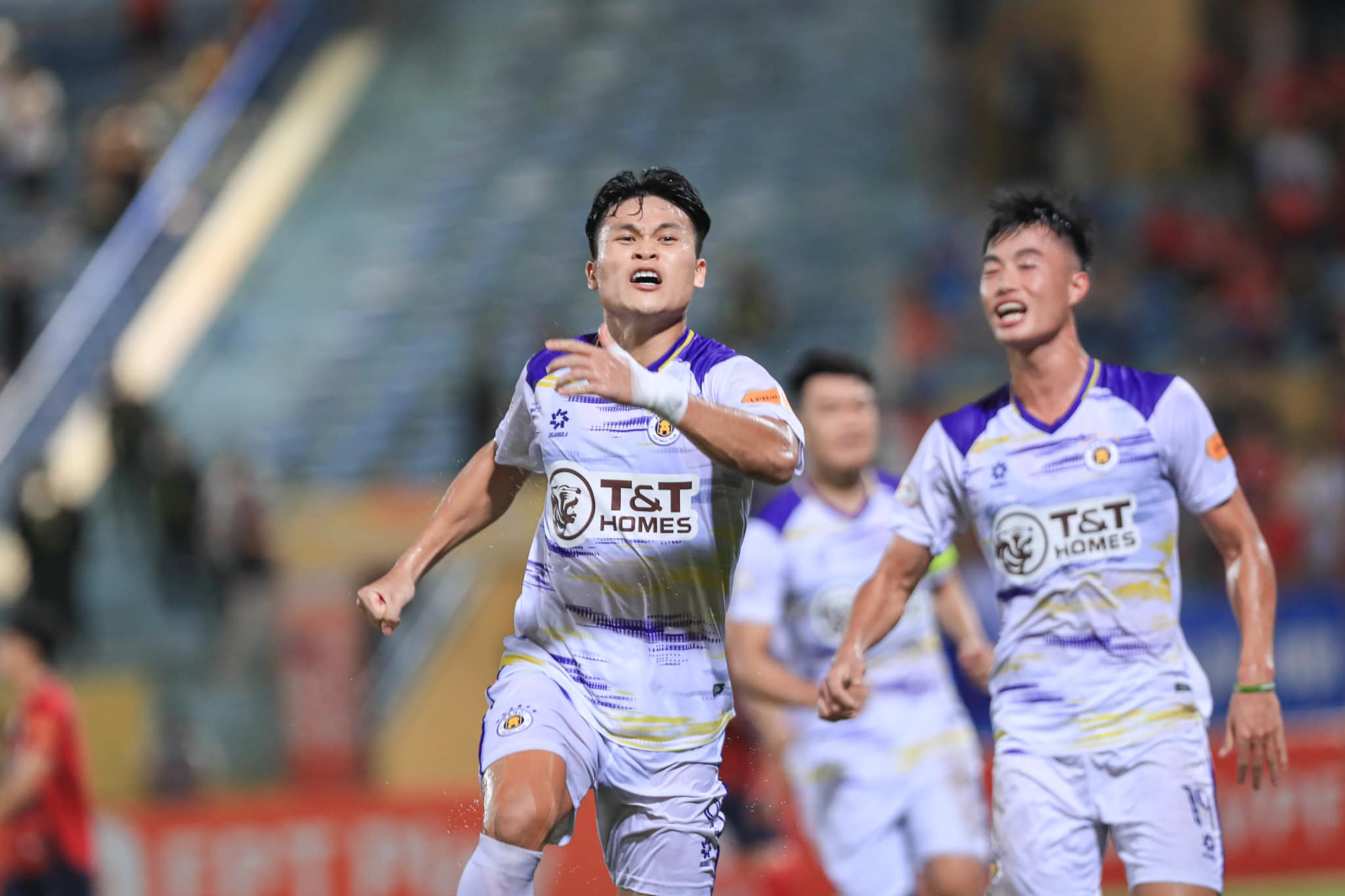 VAR cứu Hà Nội FC thoát thua trận derby thủ đô- Ảnh 3.