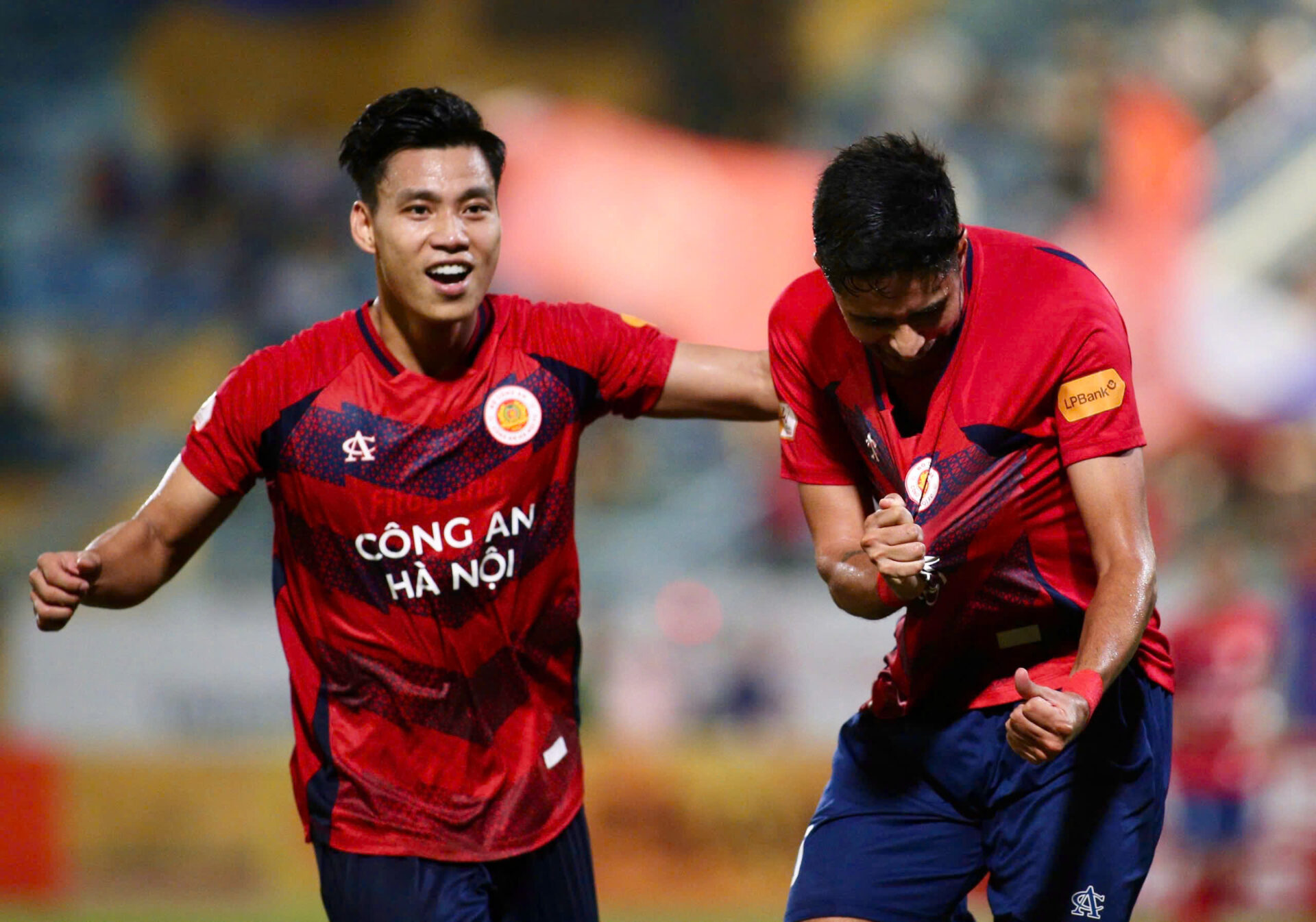 VAR cứu Hà Nội FC thoát thua trận derby thủ đô- Ảnh 1.