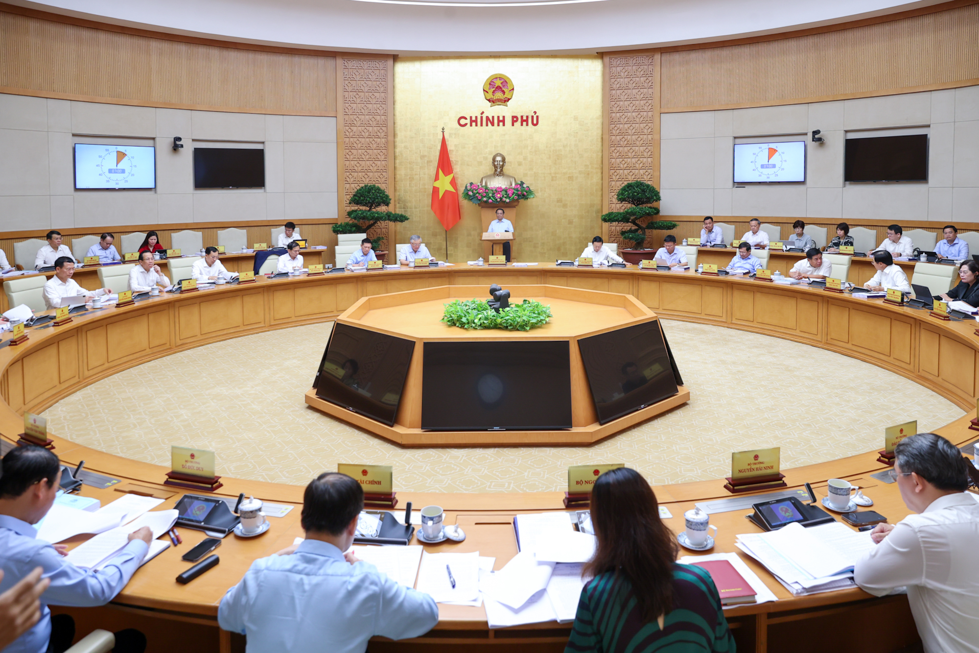 Đề xuất bổ sung nhiệm vụ v&agrave; quyền hạn của Bộ trưởng, tr&aacute;nh "đẩy" việc l&ecirc;n Thủ tướng- Ảnh 1.
