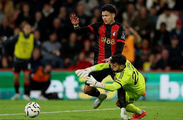 Thảm họa ph&ograve;ng ngự, Arsenal thua sốc Bournemouth- Ảnh 1.