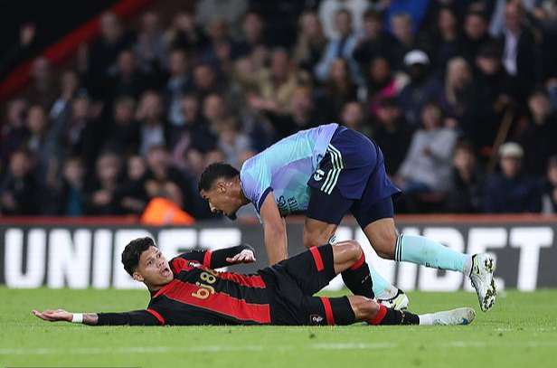 Thảm họa ph&ograve;ng ngự, Arsenal thua sốc Bournemouth- Ảnh 2.