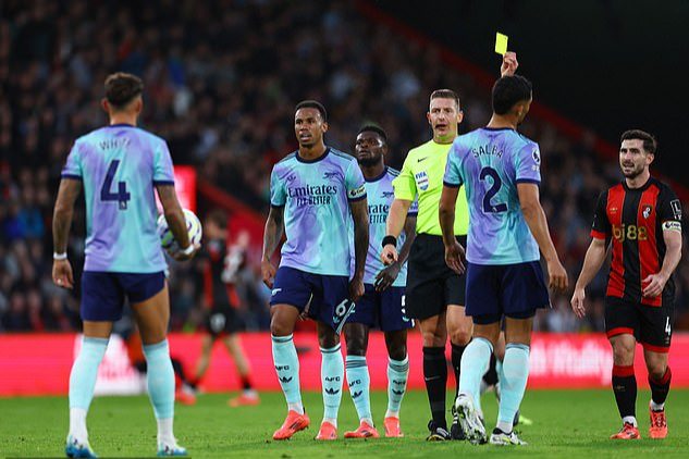 Thảm họa ph&ograve;ng ngự, Arsenal thua sốc Bournemouth- Ảnh 3.