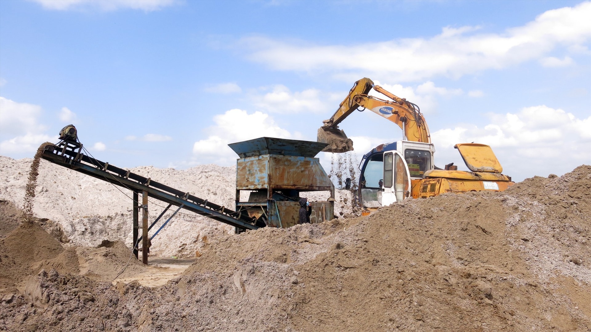 Đấu gi&aacute; mỏ c&aacute;t 370 tỉ đồng: Đề nghị c&ocirc;ng an v&agrave;o cuộc- Ảnh 2.