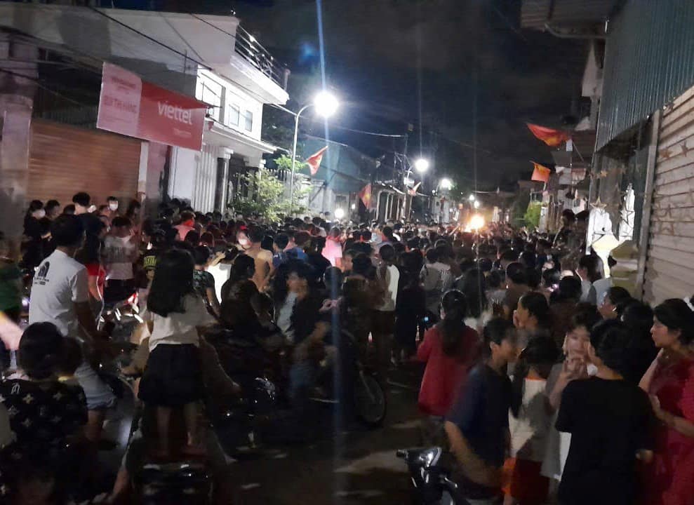 H&agrave;ng trăm người mang loa, ph&aacute;t nhạc trong đ&ecirc;m để đ&ograve;i nợ trăm tỉ- Ảnh 3.