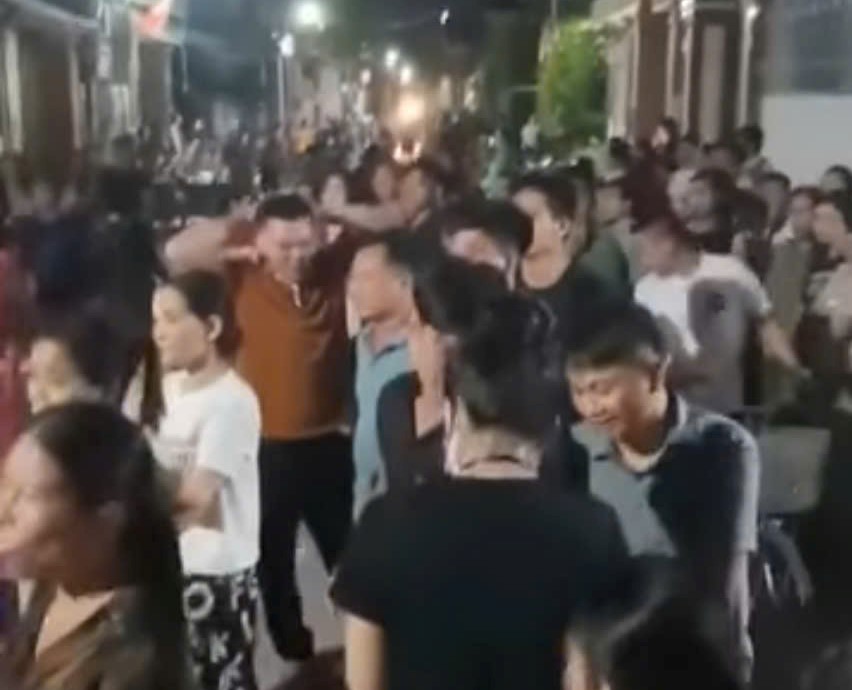 H&agrave;ng trăm người mang loa, ph&aacute;t nhạc trong đ&ecirc;m để đ&ograve;i nợ trăm tỉ- Ảnh 1.